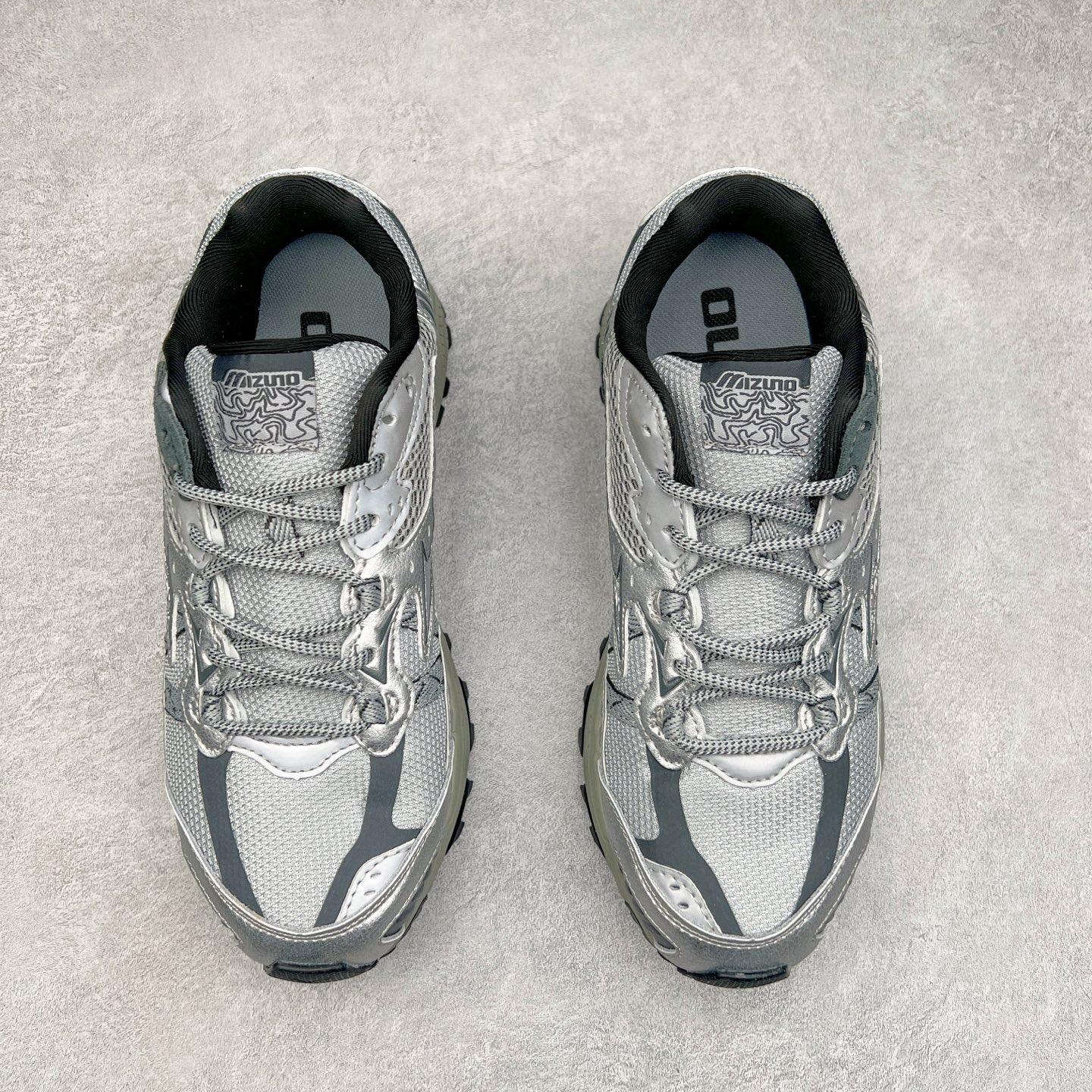 图片[2]-Mizuno Speed 2K 美津浓复古厚底织物合成革防滑耐磨透气低帮休闲跑步鞋 美津浓（Mizuno）是日本美津浓株式会社于1906年创立的运动品牌，经过一个多世纪的不断努力现已成为世界著名的运动器具、服装和鞋类生产商。美津浓力求服务于各类运动项目，并竭力使运动生活更加愉快和振奋。产品种类齐全，覆盖几乎全部主要运动项目，达到30万多个品类。尺码：36 36.5 37.5 38 38.5 39 40 40.5 41 42 42.5 43 44 44.5 45-选品中心