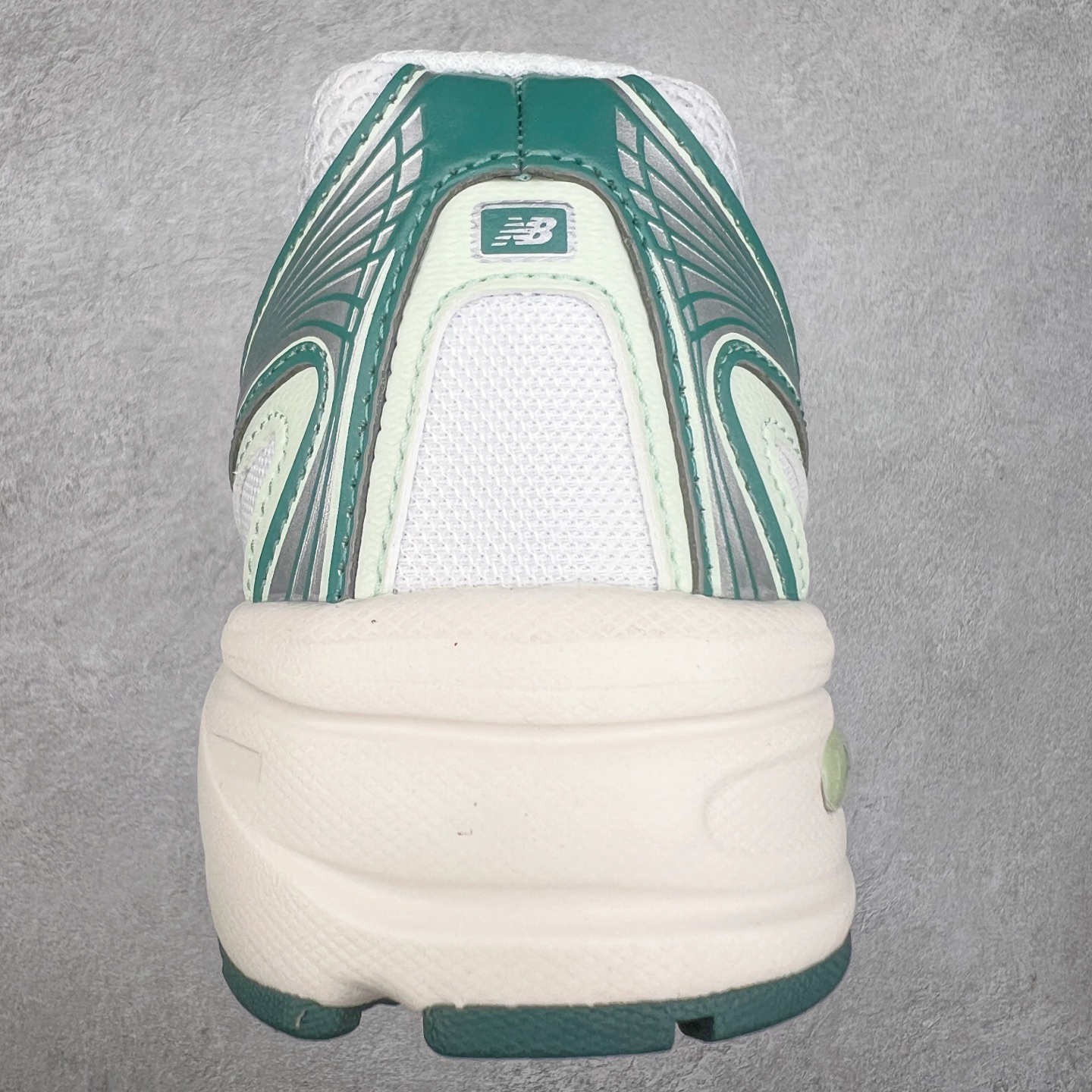 图片[8]-＃DT纯原 New Balance MR740 NB新百伦系列复古老爹风休闲运动慢跑鞋 采用轻质牛剖革拼接透气网眼衬垫织物鞋面材质 T-Beam大底提供足步弓支撑 保持步态稳定#后跟搭载外露缓震胶 鞋身整体以各种深浅不一的灰色覆盖 鞋头以淡蓝色调装饰，网眼衬垫通过不规律的色块实现做旧的美感 泛黄的鞋底更是进一步增添了复古气息 尺码：36 37 37.5 38 38.5 39.5 40 40.5 41.5 42 42.5 43 44 44.5 45-选品中心