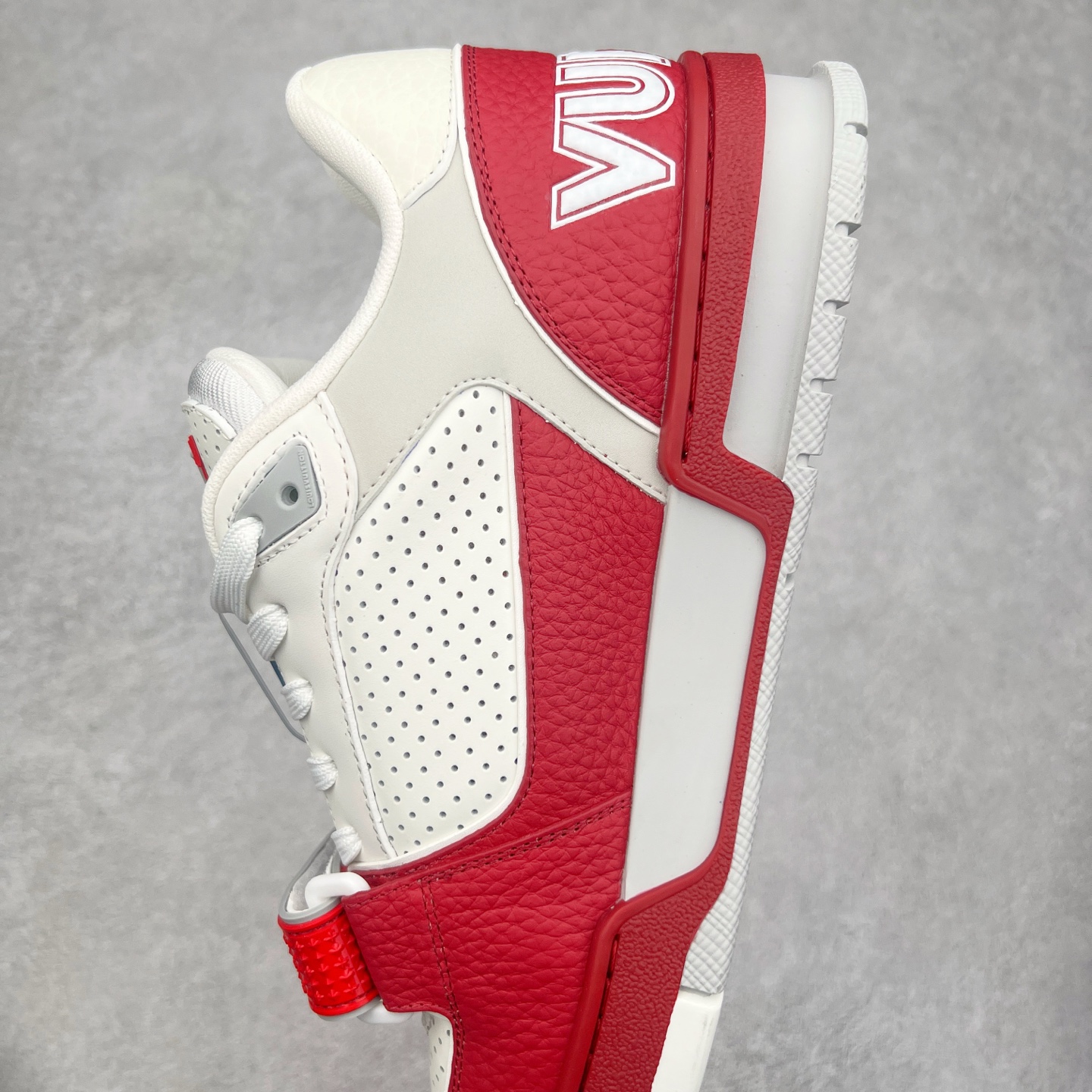 图片[7]-Louis Vuitton Trainer lv时装走秀运动鞋 完美鞋型超高的清洁度 零毛边线头瑕疵 全套原楦原纸版原鞋开模 全网最具灵魂的版型 正确原装黄色鞋盒 正确中底印花 鞋面印花3D高频深度立体 全鞋电脑针车 紧密相连 针距密度一致 环保乳胶注塑鞋垫 厚度脚感还原原版 皮面裁剪部位 统一油边封口工艺 原装橡胶大底含胶量大底组合零偏差 专柜全套包装 防尘袋 说明书 质保卡 男女鞋 尺码：35 36 37 38 39 40 41 42 43 44 45-选品中心