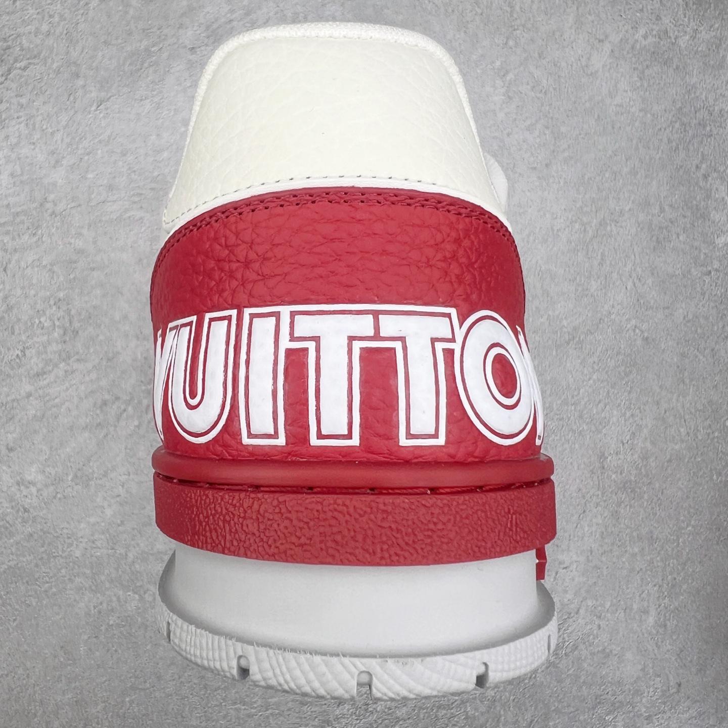 图片[8]-Louis Vuitton Trainer lv时装走秀运动鞋 完美鞋型超高的清洁度 零毛边线头瑕疵 全套原楦原纸版原鞋开模 全网最具灵魂的版型 正确原装黄色鞋盒 正确中底印花 鞋面印花3D高频深度立体 全鞋电脑针车 紧密相连 针距密度一致 环保乳胶注塑鞋垫 厚度脚感还原原版 皮面裁剪部位 统一油边封口工艺 原装橡胶大底含胶量大底组合零偏差 专柜全套包装 防尘袋 说明书 质保卡 男女鞋 尺码：35 36 37 38 39 40 41 42 43 44 45-选品中心