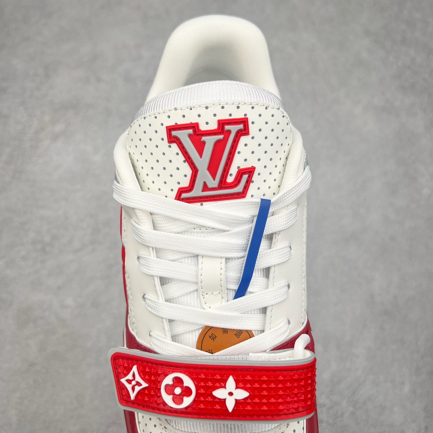 图片[5]-Louis Vuitton Trainer lv时装走秀运动鞋 完美鞋型超高的清洁度 零毛边线头瑕疵 全套原楦原纸版原鞋开模 全网最具灵魂的版型 正确原装黄色鞋盒 正确中底印花 鞋面印花3D高频深度立体 全鞋电脑针车 紧密相连 针距密度一致 环保乳胶注塑鞋垫 厚度脚感还原原版 皮面裁剪部位 统一油边封口工艺 原装橡胶大底含胶量大底组合零偏差 专柜全套包装 防尘袋 说明书 质保卡 男女鞋 尺码：35 36 37 38 39 40 41 42 43 44 45-选品中心