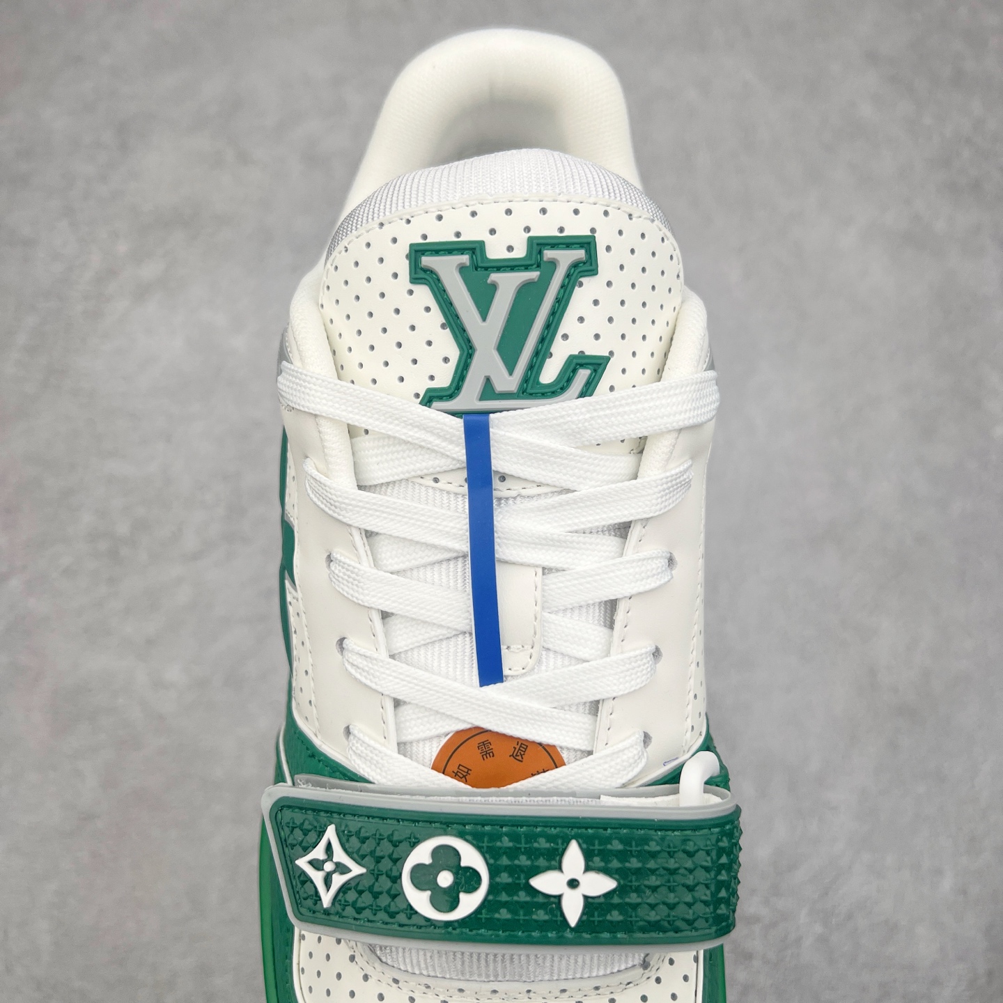 图片[5]-Louis Vuitton Trainer lv时装走秀运动鞋 完美鞋型超高的清洁度 零毛边线头瑕疵 全套原楦原纸版原鞋开模 全网最具灵魂的版型 正确原装黄色鞋盒 正确中底印花 鞋面印花3D高频深度立体 全鞋电脑针车 紧密相连 针距密度一致 环保乳胶注塑鞋垫 厚度脚感还原原版 皮面裁剪部位 统一油边封口工艺 原装橡胶大底含胶量大底组合零偏差 专柜全套包装 防尘袋 说明书 质保卡 男女鞋 尺码：35 36 37 38 39 40 41 42 43 44 45-选品中心