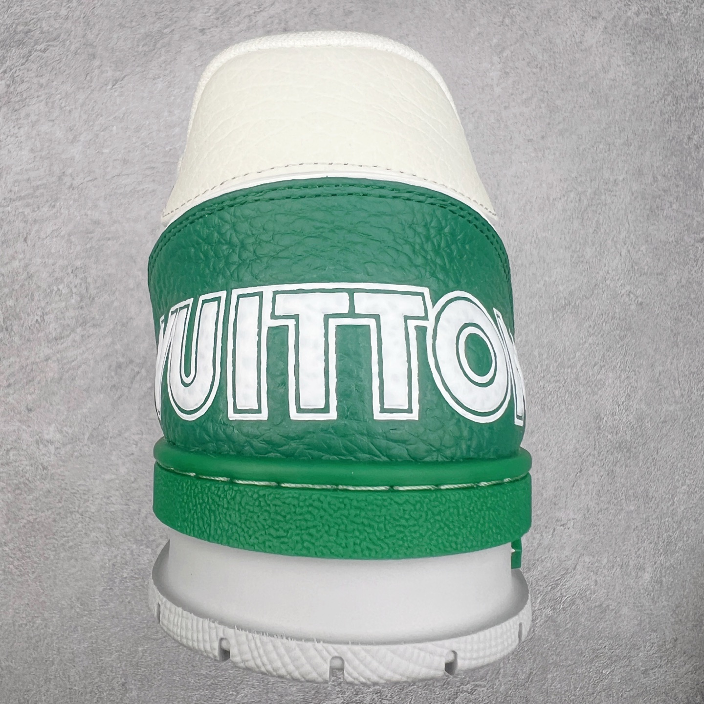 图片[8]-Louis Vuitton Trainer lv时装走秀运动鞋 完美鞋型超高的清洁度 零毛边线头瑕疵 全套原楦原纸版原鞋开模 全网最具灵魂的版型 正确原装黄色鞋盒 正确中底印花 鞋面印花3D高频深度立体 全鞋电脑针车 紧密相连 针距密度一致 环保乳胶注塑鞋垫 厚度脚感还原原版 皮面裁剪部位 统一油边封口工艺 原装橡胶大底含胶量大底组合零偏差 专柜全套包装 防尘袋 说明书 质保卡 男女鞋 尺码：35 36 37 38 39 40 41 42 43 44 45-选品中心