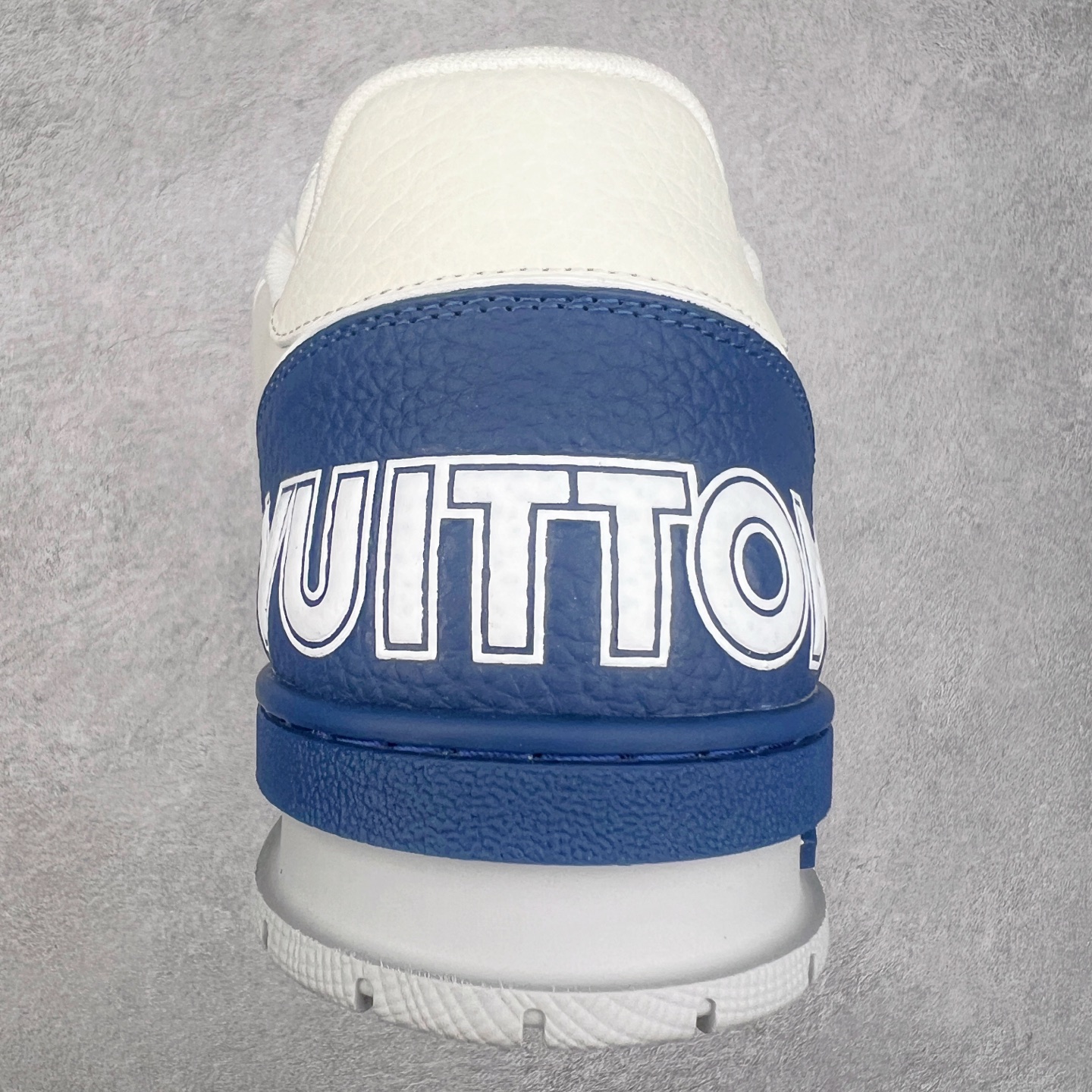 图片[8]-Louis Vuitton Trainer lv时装走秀运动鞋 完美鞋型超高的清洁度 零毛边线头瑕疵 全套原楦原纸版原鞋开模 全网最具灵魂的版型 正确原装黄色鞋盒 正确中底印花 鞋面印花3D高频深度立体 全鞋电脑针车 紧密相连 针距密度一致 环保乳胶注塑鞋垫 厚度脚感还原原版 皮面裁剪部位 统一油边封口工艺 原装橡胶大底含胶量大底组合零偏差 专柜全套包装 防尘袋 说明书 质保卡 男女鞋 尺码：35 36 37 38 39 40 41 42 43 44 45-选品中心