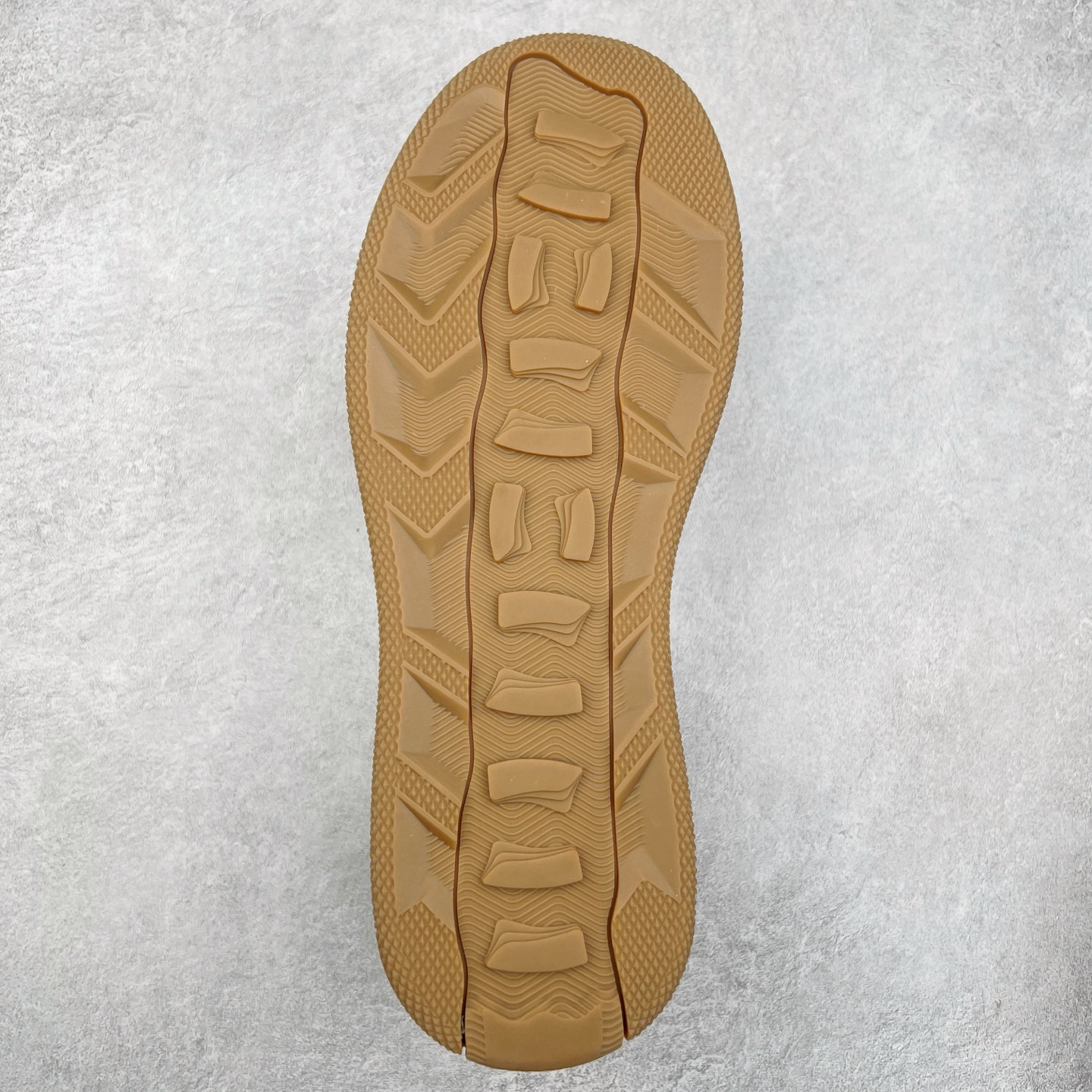 图片[9]-ECCO爱步男士板鞋 轻便休闲鞋拼色潮流街头系列 鞋面采用臻选牛皮与格子布，质感丰富 脚感柔软舒适 将不同元素融入日常穿搭 跨越界限 解锁更多穿搭可能 简约系带风格 紧密贴合不易散落 贴合脚型 中底与大底车缝线加固 合脚稳固 橡胶大底轻盈缓震 舒适回弹 拼接撞色 展现个性风尚 尺码：38 39 40 41 42 43（皮鞋码）-选品中心