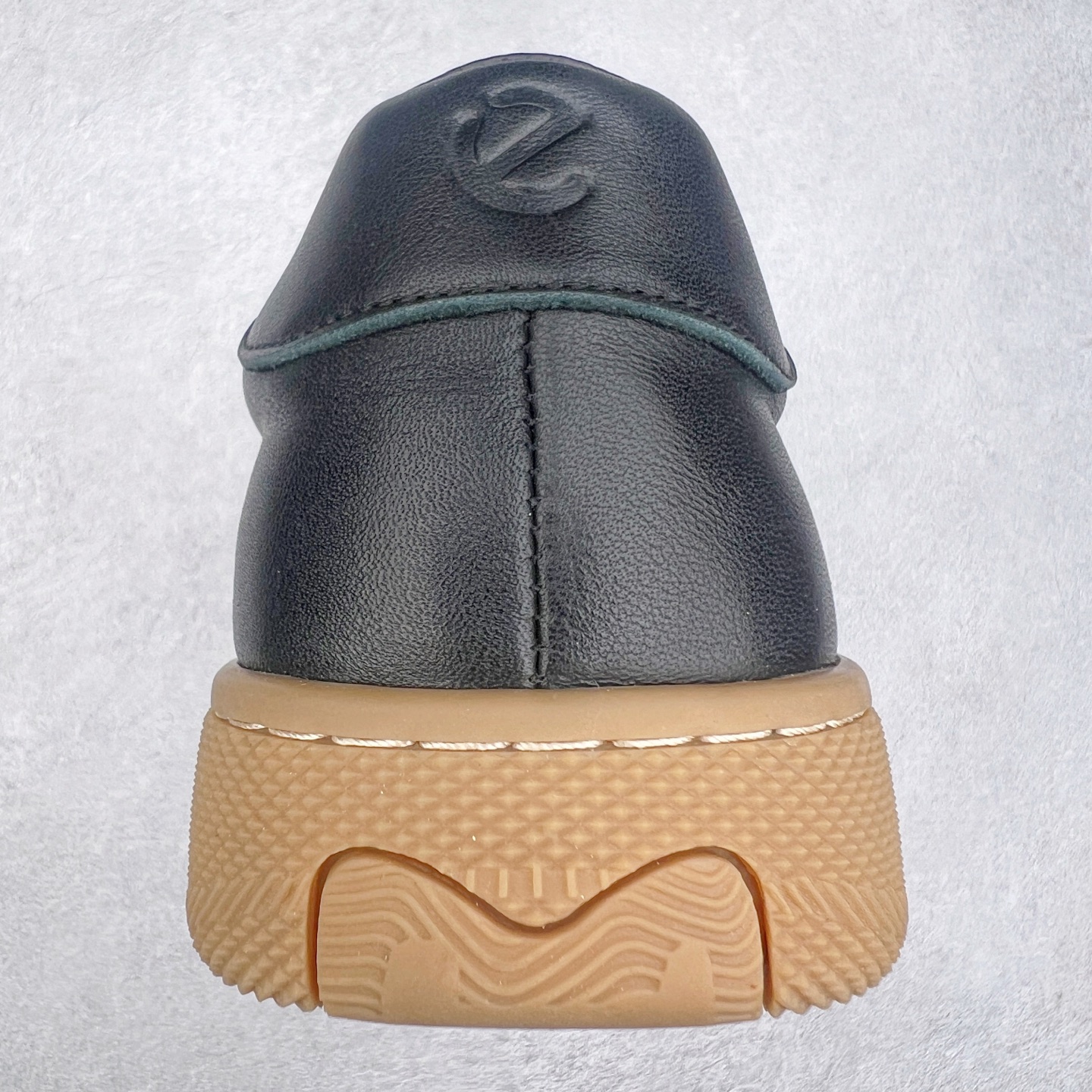 图片[8]-ECCO爱步男士板鞋 轻便休闲鞋拼色潮流街头系列 鞋面采用臻选牛皮与格子布，质感丰富 脚感柔软舒适 将不同元素融入日常穿搭 跨越界限 解锁更多穿搭可能 简约系带风格 紧密贴合不易散落 贴合脚型 中底与大底车缝线加固 合脚稳固 橡胶大底轻盈缓震 舒适回弹 拼接撞色 展现个性风尚 尺码：38 39 40 41 42 43（皮鞋码）-选品中心