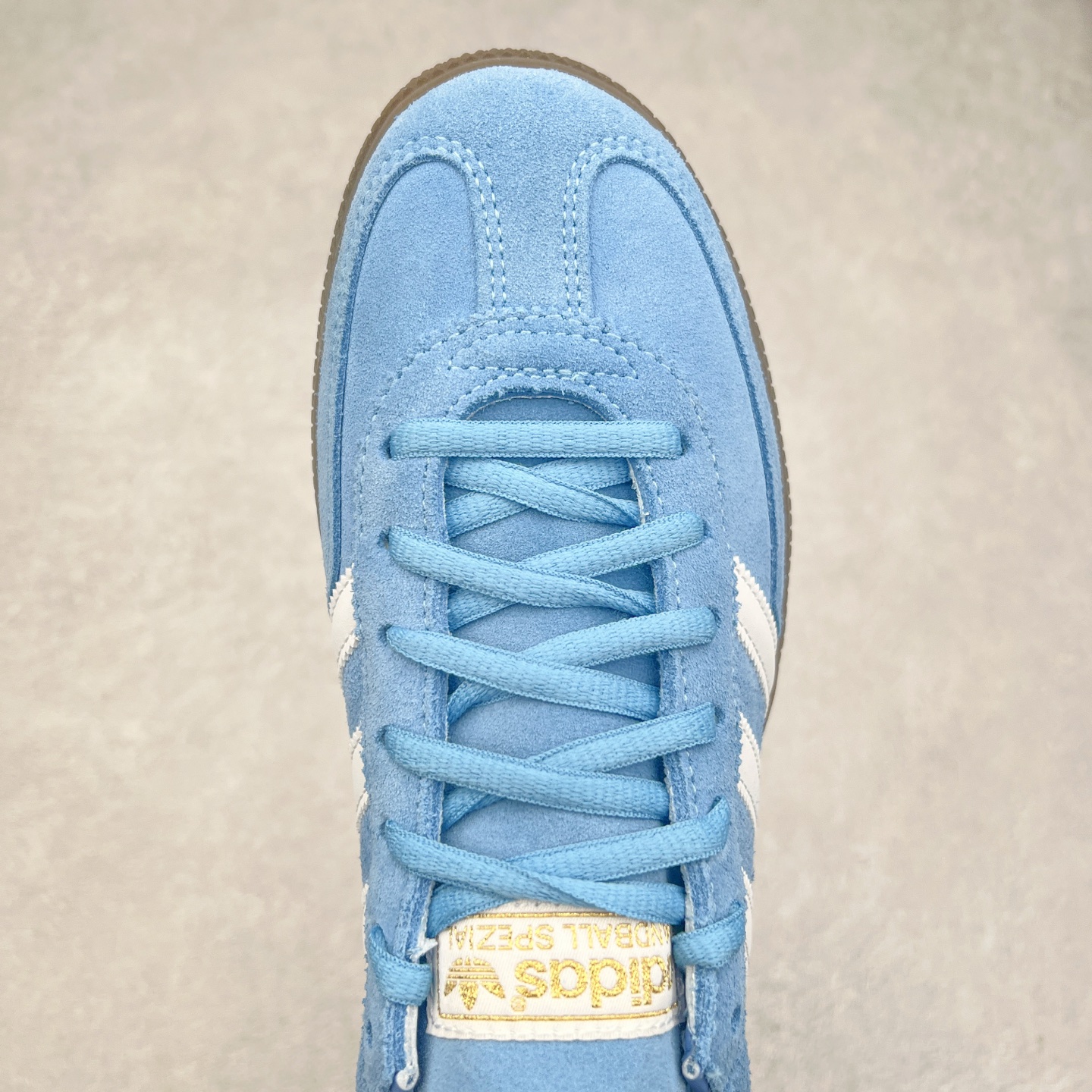 图片[4]-＃TG AD Originals Handball SPZL 手球运动员系列百搭休闲运动板鞋 BD7632 这款来自阿迪达斯的这款HANDBALL SPZL前身是一双手球运动鞋，这一次拿来复刻，所以鞋面的主要色彩选用了黑色， 鞋面外侧除了Spezial字母之外还有三叶草标志。Handball SPZL作为复古手球训练鞋与作为室内足球鞋的Samba有着异曲同工之处，但是质感更为出众的鞋身以及丰富的配色选择比起Samba来讲可以说是更胜一筹了！尺码：36 36⅔ 37⅓ 38 38⅔ 39⅓ 40 40⅔ 41⅓ 42 42⅔ 43⅓ 44⅔ 45-选品中心