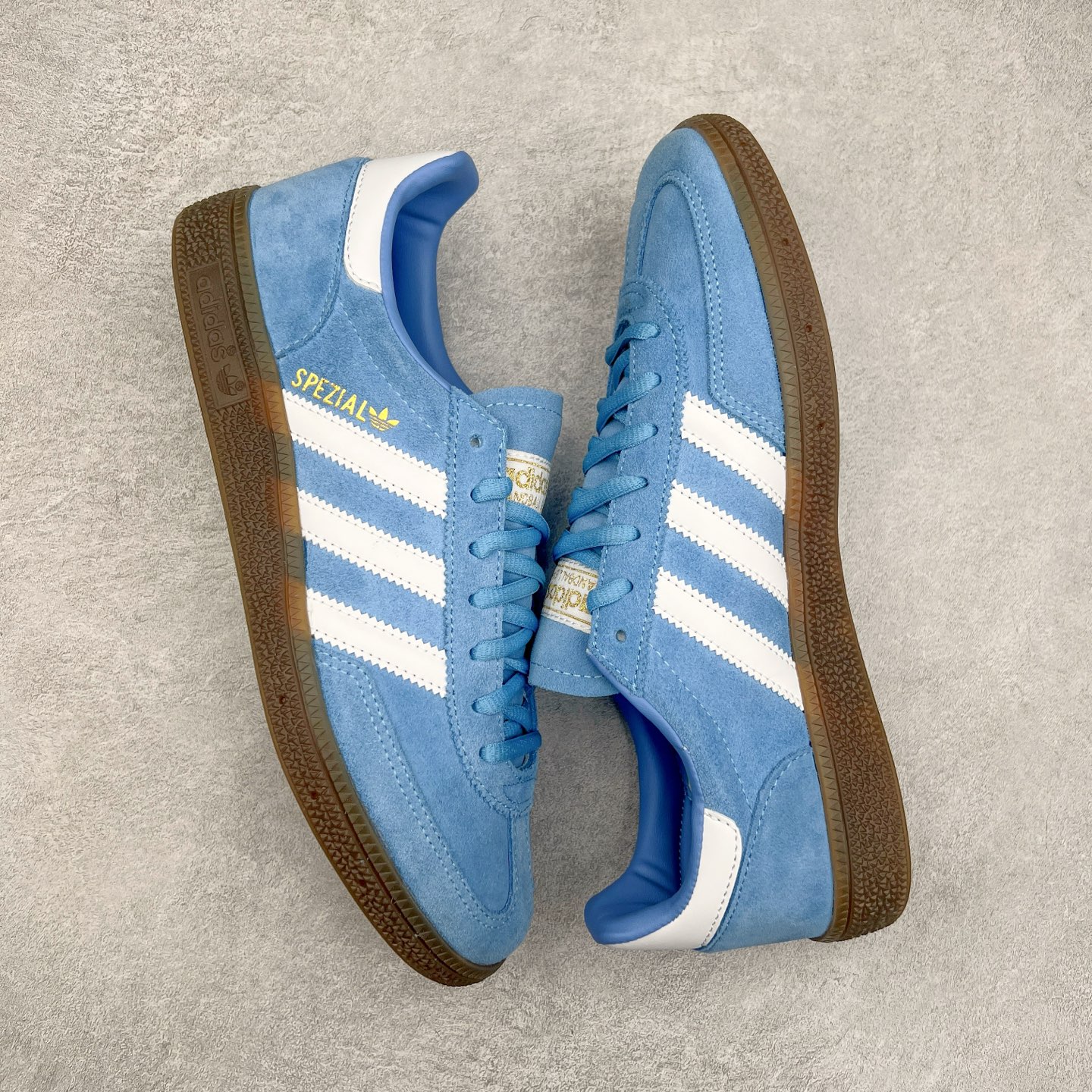图片[3]-＃TG AD Originals Handball SPZL 手球运动员系列百搭休闲运动板鞋 BD7632 这款来自阿迪达斯的这款HANDBALL SPZL前身是一双手球运动鞋，这一次拿来复刻，所以鞋面的主要色彩选用了黑色， 鞋面外侧除了Spezial字母之外还有三叶草标志。Handball SPZL作为复古手球训练鞋与作为室内足球鞋的Samba有着异曲同工之处，但是质感更为出众的鞋身以及丰富的配色选择比起Samba来讲可以说是更胜一筹了！尺码：36 36⅔ 37⅓ 38 38⅔ 39⅓ 40 40⅔ 41⅓ 42 42⅔ 43⅓ 44⅔ 45-选品中心