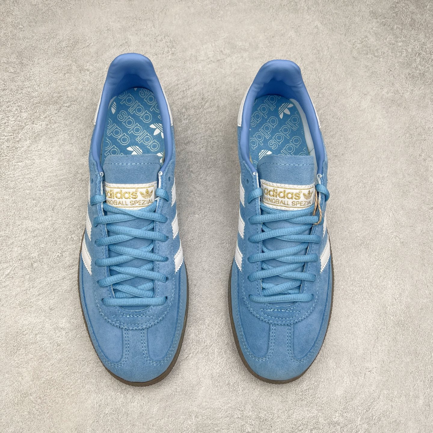 图片[2]-＃TG AD Originals Handball SPZL 手球运动员系列百搭休闲运动板鞋 BD7632 这款来自阿迪达斯的这款HANDBALL SPZL前身是一双手球运动鞋，这一次拿来复刻，所以鞋面的主要色彩选用了黑色， 鞋面外侧除了Spezial字母之外还有三叶草标志。Handball SPZL作为复古手球训练鞋与作为室内足球鞋的Samba有着异曲同工之处，但是质感更为出众的鞋身以及丰富的配色选择比起Samba来讲可以说是更胜一筹了！尺码：36 36⅔ 37⅓ 38 38⅔ 39⅓ 40 40⅔ 41⅓ 42 42⅔ 43⅓ 44⅔ 45-选品中心