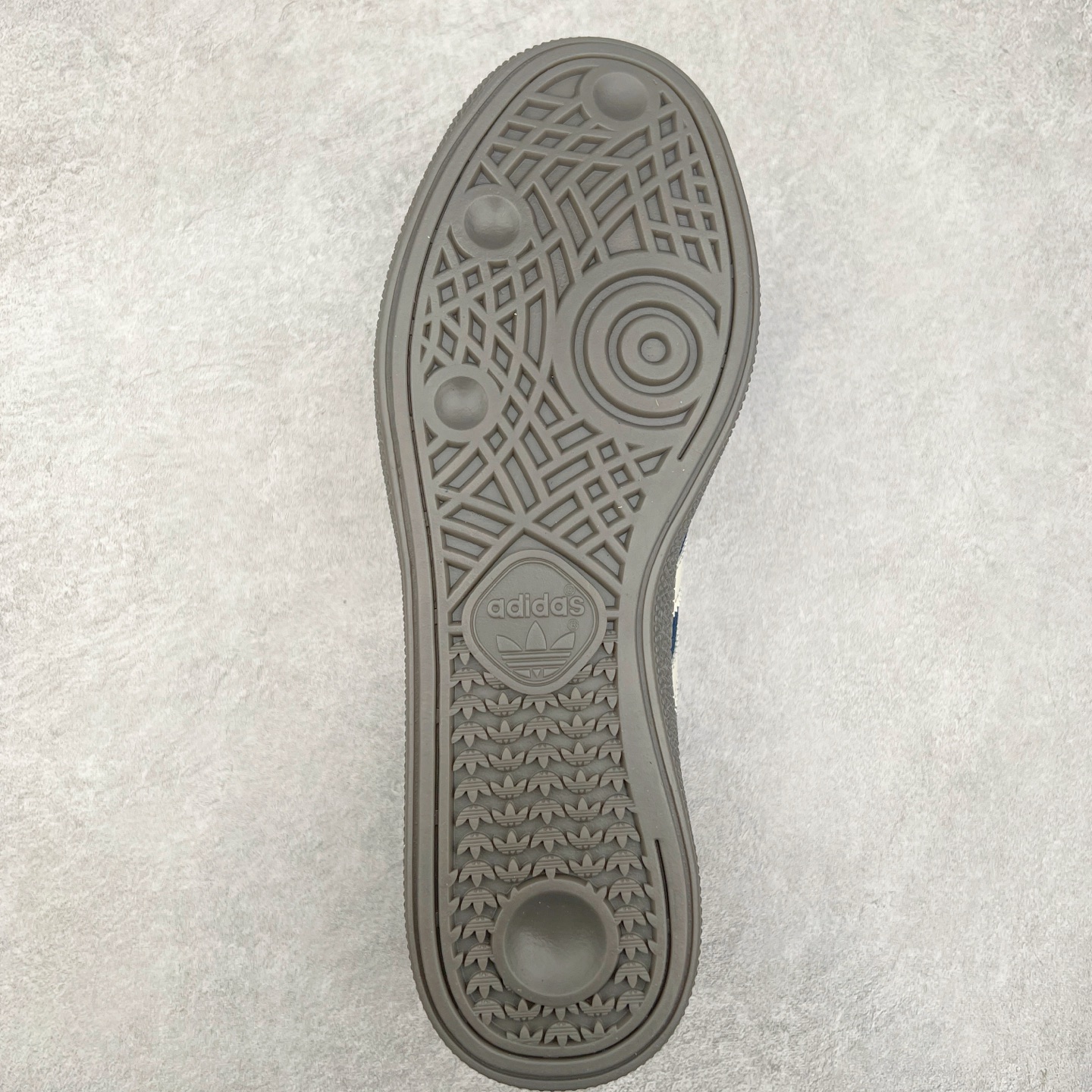 图片[9]-＃TG AD Originals Handball SPZL 手球运动员系列百搭休闲运动板鞋 IF7807 这款来自阿迪达斯的这款HANDBALL SPZL前身是一双手球运动鞋，这一次拿来复刻，所以鞋面的主要色彩选用了黑色， 鞋面外侧除了Spezial字母之外还有三叶草标志。Handball SPZL作为复古手球训练鞋与作为室内足球鞋的Samba有着异曲同工之处，但是质感更为出众的鞋身以及丰富的配色选择比起Samba来讲可以说是更胜一筹了！尺码：36 36⅔ 37⅓ 38 38⅔ 39⅓ 40 40⅔ 41⅓ 42 42⅔ 43⅓ 44⅔ 45-选品中心