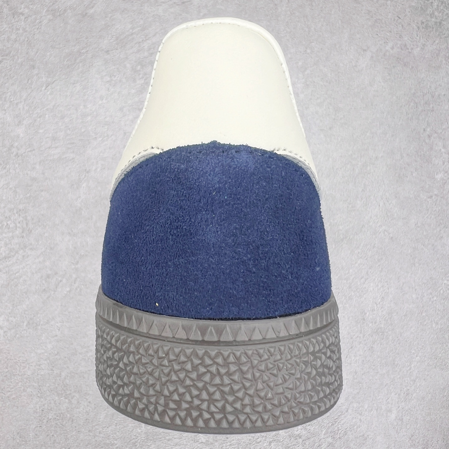 图片[8]-＃TG AD Originals Handball SPZL 手球运动员系列百搭休闲运动板鞋 IF7807 这款来自阿迪达斯的这款HANDBALL SPZL前身是一双手球运动鞋，这一次拿来复刻，所以鞋面的主要色彩选用了黑色， 鞋面外侧除了Spezial字母之外还有三叶草标志。Handball SPZL作为复古手球训练鞋与作为室内足球鞋的Samba有着异曲同工之处，但是质感更为出众的鞋身以及丰富的配色选择比起Samba来讲可以说是更胜一筹了！尺码：36 36⅔ 37⅓ 38 38⅔ 39⅓ 40 40⅔ 41⅓ 42 42⅔ 43⅓ 44⅔ 45-选品中心