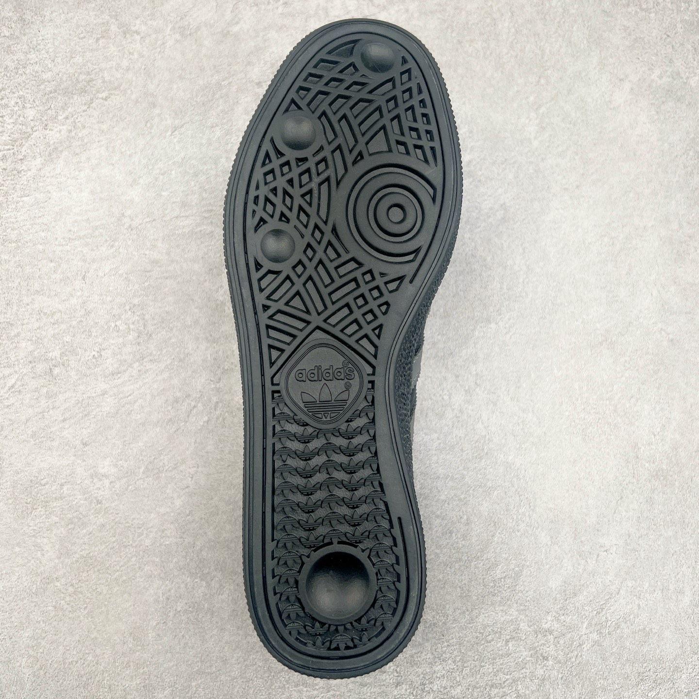 图片[9]-＃TG AD Originals Handball SPZL 手球运动员系列百搭休闲运动板鞋 IE6603 这款来自阿迪达斯的这款HANDBALL SPZL前身是一双手球运动鞋，这一次拿来复刻，所以鞋面的主要色彩选用了黑色， 鞋面外侧除了Spezial字母之外还有三叶草标志。Handball SPZL作为复古手球训练鞋与作为室内足球鞋的Samba有着异曲同工之处，但是质感更为出众的鞋身以及丰富的配色选择比起Samba来讲可以说是更胜一筹了！尺码：36 36⅔ 37⅓ 38 38⅔ 39⅓ 40 40⅔ 41⅓ 42 42⅔ 43⅓ 44⅔ 45-选品中心