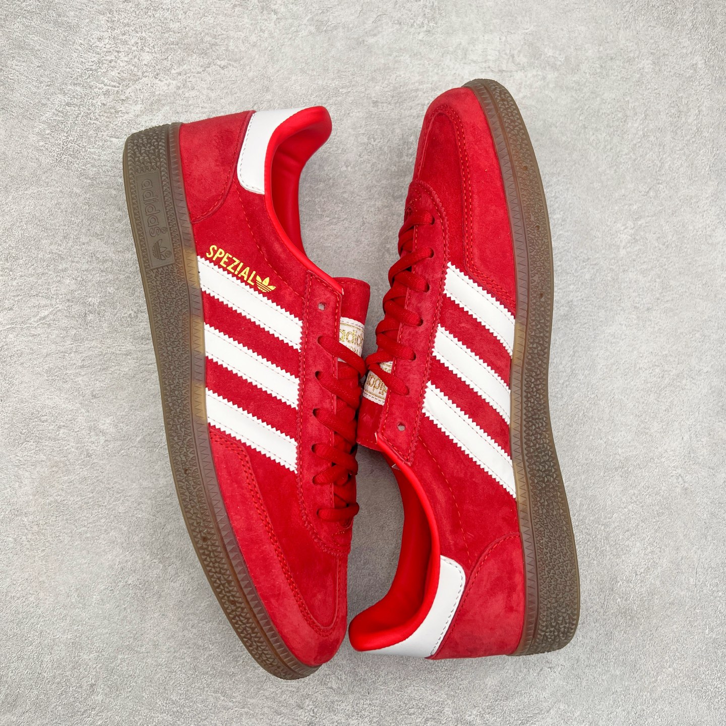 图片[3]-＃TG AD Originals Handball SPZL 手球运动员系列百搭休闲运动板鞋 FV1227 这款来自阿迪达斯的这款HANDBALL SPZL前身是一双手球运动鞋，这一次拿来复刻，所以鞋面的主要色彩选用了黑色， 鞋面外侧除了Spezial字母之外还有三叶草标志。Handball SPZL作为复古手球训练鞋与作为室内足球鞋的Samba有着异曲同工之处，但是质感更为出众的鞋身以及丰富的配色选择比起Samba来讲可以说是更胜一筹了！尺码：36 36⅔ 37⅓ 38 38⅔ 39⅓ 40 40⅔ 41⅓ 42 42⅔ 43⅓ 44⅔ 45-选品中心