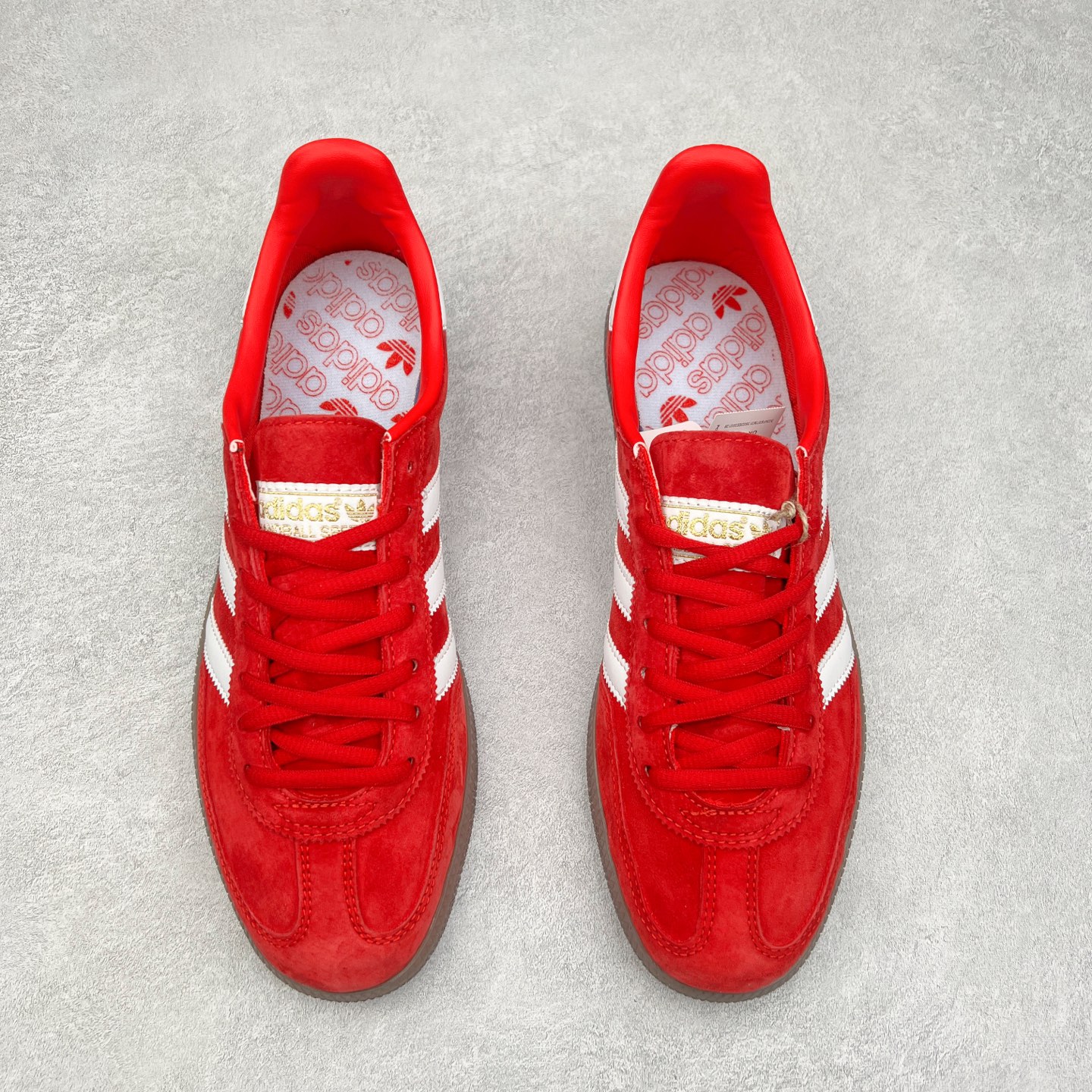 图片[2]-＃TG AD Originals Handball SPZL 手球运动员系列百搭休闲运动板鞋 FV1227 这款来自阿迪达斯的这款HANDBALL SPZL前身是一双手球运动鞋，这一次拿来复刻，所以鞋面的主要色彩选用了黑色， 鞋面外侧除了Spezial字母之外还有三叶草标志。Handball SPZL作为复古手球训练鞋与作为室内足球鞋的Samba有着异曲同工之处，但是质感更为出众的鞋身以及丰富的配色选择比起Samba来讲可以说是更胜一筹了！尺码：36 36⅔ 37⅓ 38 38⅔ 39⅓ 40 40⅔ 41⅓ 42 42⅔ 43⅓ 44⅔ 45-选品中心