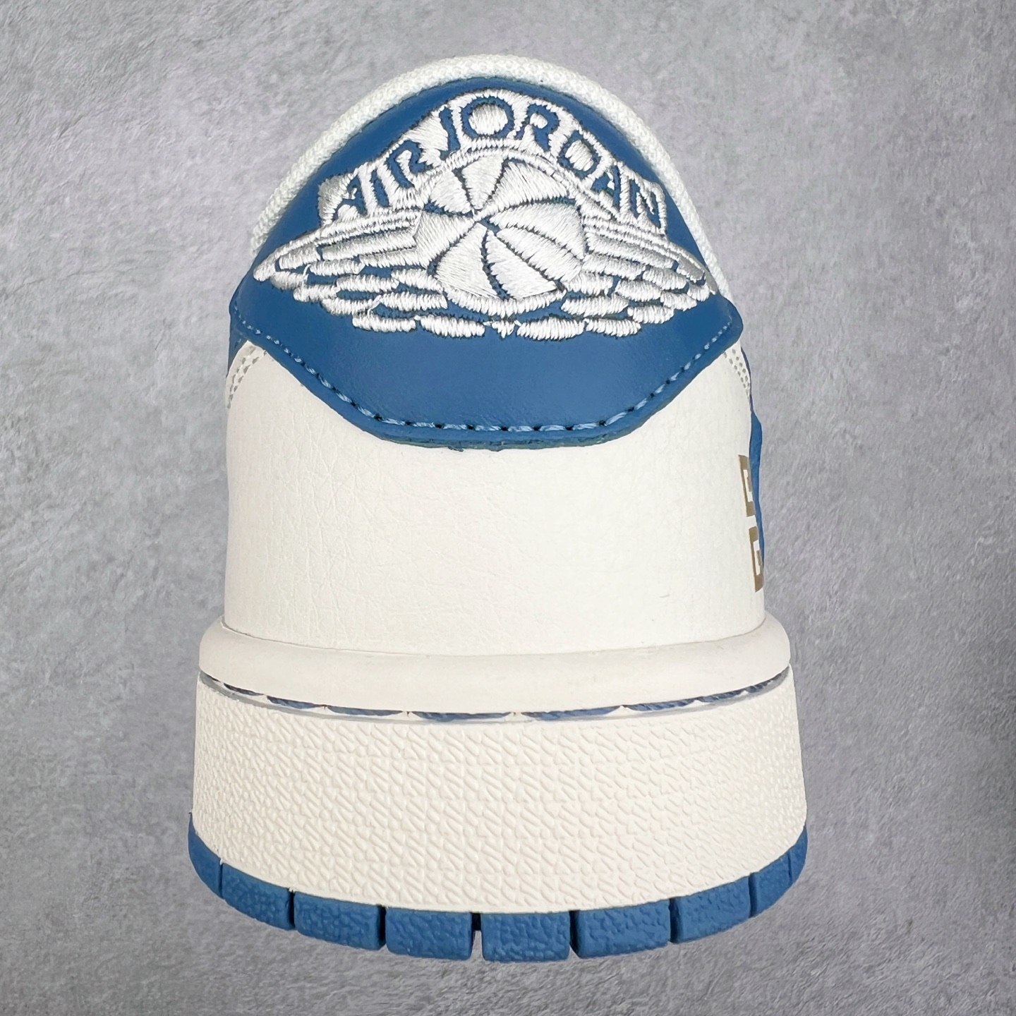 图片[8]-TS x Air Jordan AJ1 Low 倒钩低帮联名定制配色 CF3688-025 原厂内置气垫魔块 A模大底 头层小牛皮 鞋舌AJ原厂专用牛津布+AJ专用反口珍珠布+原厂无杂质高弹内里海棉+特殊封边弹力鞋带 实拍调校N版已经零色差零失真 百分百还原实物色彩所见即所得 不存在货不对板色差等低级问题 选购参考实物拍摄 不混卖不参货 只用心做好货严格选品 承诺混一赔十 尺码：36 36.5 37.5 38 38.5 39 40 40.5 41 42 42.5 43 44 44.5 45-选品中心