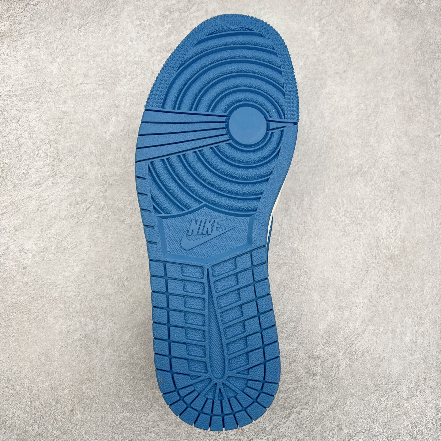 图片[9]-TS x Air Jordan AJ1 Low 倒钩低帮联名定制配色 CF3688-025 原厂内置气垫魔块 A模大底 头层小牛皮 鞋舌AJ原厂专用牛津布+AJ专用反口珍珠布+原厂无杂质高弹内里海棉+特殊封边弹力鞋带 实拍调校N版已经零色差零失真 百分百还原实物色彩所见即所得 不存在货不对板色差等低级问题 选购参考实物拍摄 不混卖不参货 只用心做好货严格选品 承诺混一赔十 尺码：36 36.5 37.5 38 38.5 39 40 40.5 41 42 42.5 43 44 44.5 45-选品中心