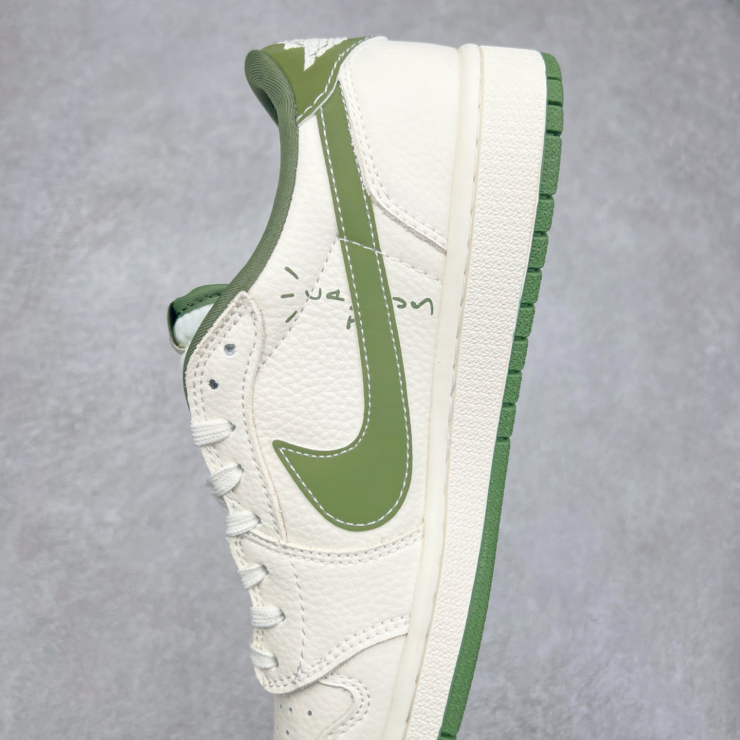 图片[7]-TS x Air Jordan AJ1 Low 倒钩低帮联名定制配色 XS2024-034 原厂内置气垫魔块 A模大底 头层小牛皮 鞋舌AJ原厂专用牛津布+AJ专用反口珍珠布+原厂无杂质高弹内里海棉+特殊封边弹力鞋带 实拍调校N版已经零色差零失真 百分百还原实物色彩所见即所得 不存在货不对板色差等低级问题 选购参考实物拍摄 不混卖不参货 只用心做好货严格选品 承诺混一赔十 尺码：36 36.5 37.5 38 38.5 39 40 40.5 41 42 42.5 43 44 44.5 45-选品中心