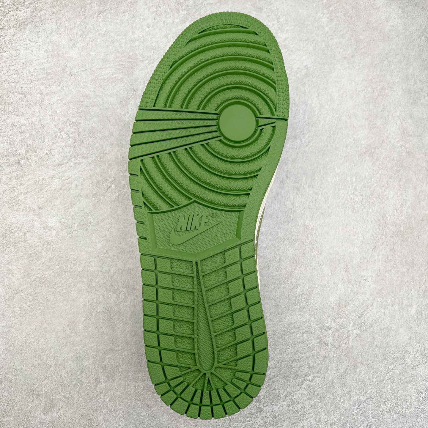 图片[9]-TS x Air Jordan AJ1 Low 倒钩低帮联名定制配色 XS2024-034 原厂内置气垫魔块 A模大底 头层小牛皮 鞋舌AJ原厂专用牛津布+AJ专用反口珍珠布+原厂无杂质高弹内里海棉+特殊封边弹力鞋带 实拍调校N版已经零色差零失真 百分百还原实物色彩所见即所得 不存在货不对板色差等低级问题 选购参考实物拍摄 不混卖不参货 只用心做好货严格选品 承诺混一赔十 尺码：36 36.5 37.5 38 38.5 39 40 40.5 41 42 42.5 43 44 44.5 45-选品中心