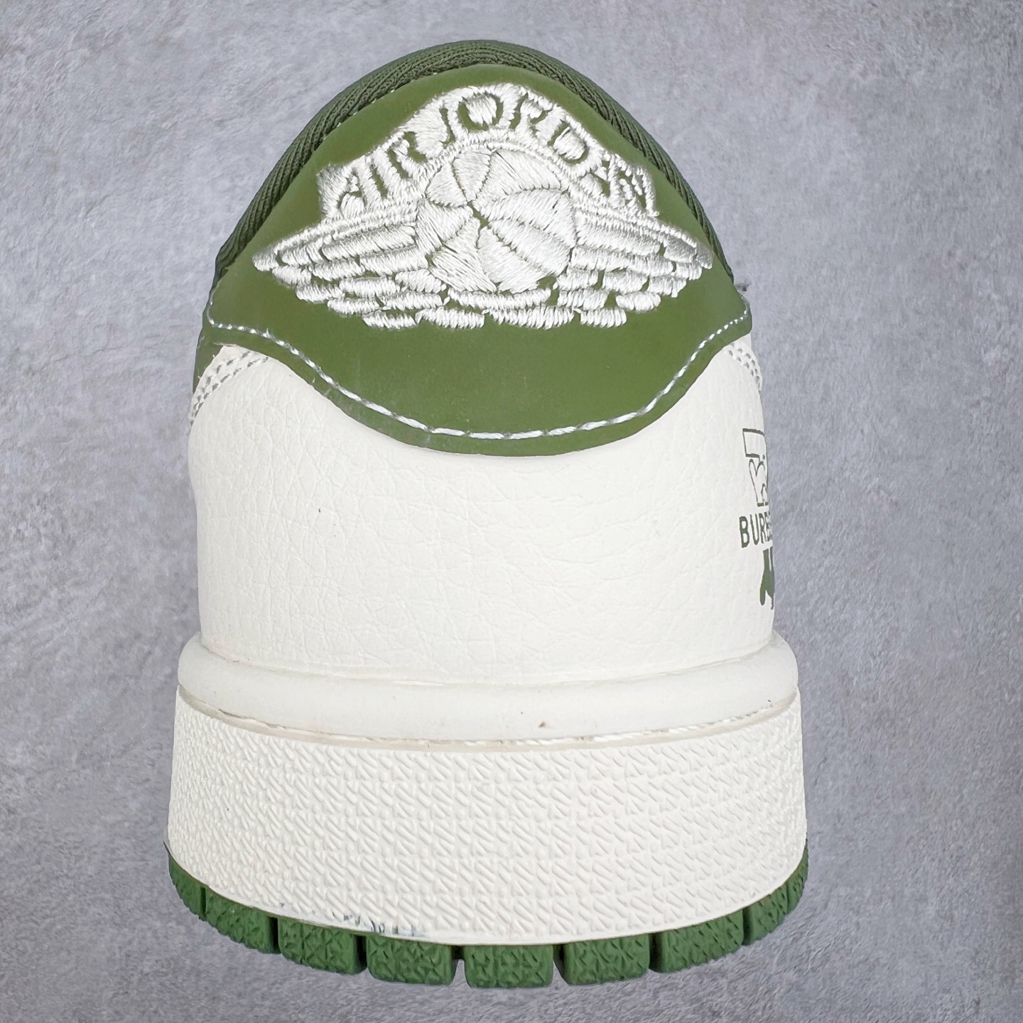 图片[8]-TS x Air Jordan AJ1 Low 倒钩低帮联名定制配色 XS2024-034 原厂内置气垫魔块 A模大底 头层小牛皮 鞋舌AJ原厂专用牛津布+AJ专用反口珍珠布+原厂无杂质高弹内里海棉+特殊封边弹力鞋带 实拍调校N版已经零色差零失真 百分百还原实物色彩所见即所得 不存在货不对板色差等低级问题 选购参考实物拍摄 不混卖不参货 只用心做好货严格选品 承诺混一赔十 尺码：36 36.5 37.5 38 38.5 39 40 40.5 41 42 42.5 43 44 44.5 45-选品中心