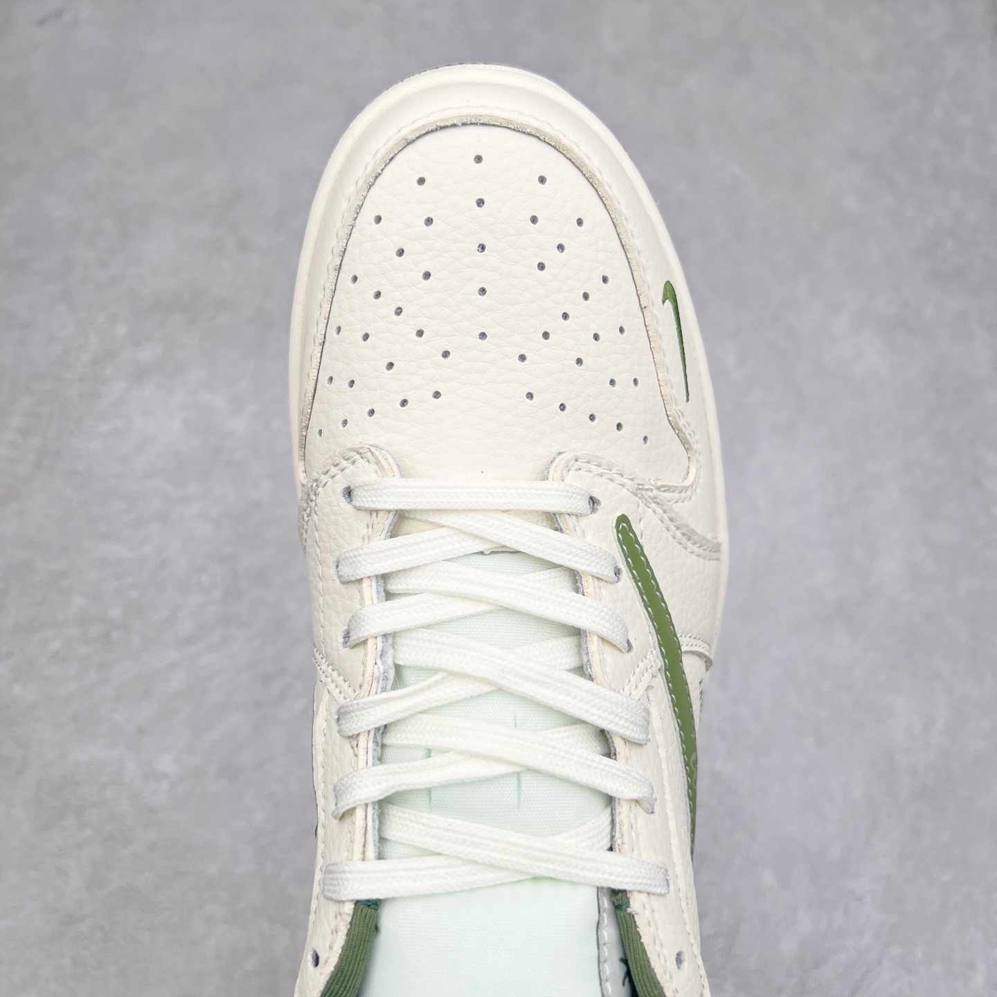 图片[4]-TS x Air Jordan AJ1 Low 倒钩低帮联名定制配色 XS2024-034 原厂内置气垫魔块 A模大底 头层小牛皮 鞋舌AJ原厂专用牛津布+AJ专用反口珍珠布+原厂无杂质高弹内里海棉+特殊封边弹力鞋带 实拍调校N版已经零色差零失真 百分百还原实物色彩所见即所得 不存在货不对板色差等低级问题 选购参考实物拍摄 不混卖不参货 只用心做好货严格选品 承诺混一赔十 尺码：36 36.5 37.5 38 38.5 39 40 40.5 41 42 42.5 43 44 44.5 45-选品中心