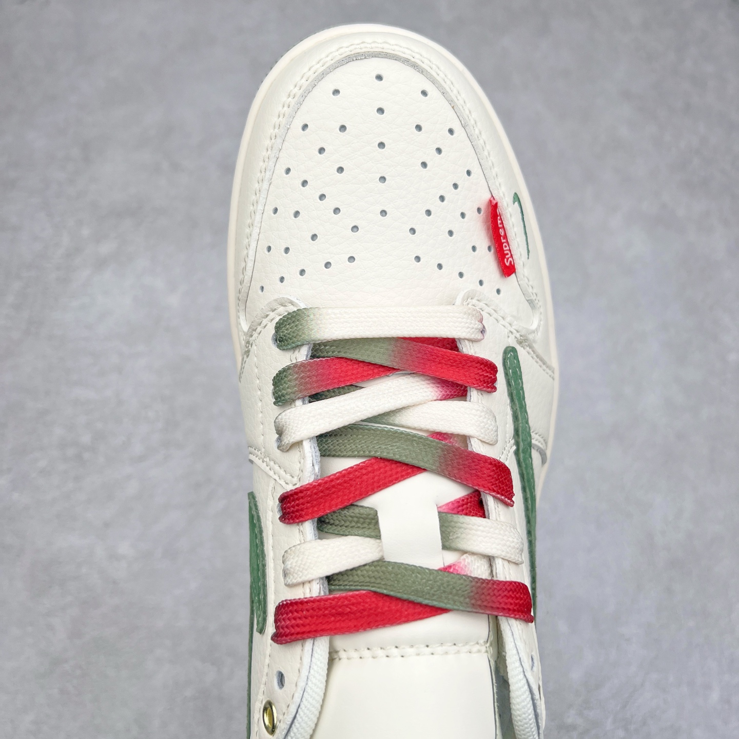 图片[4]-TS x Air Jordan AJ1 Low 倒钩低帮联名定制配色 FC1688-214 原厂内置气垫魔块 A模大底 头层小牛皮 鞋舌AJ原厂专用牛津布+AJ专用反口珍珠布+原厂无杂质高弹内里海棉+特殊封边弹力鞋带 实拍调校N版已经零色差零失真 百分百还原实物色彩所见即所得 不存在货不对板色差等低级问题 选购参考实物拍摄 不混卖不参货 只用心做好货严格选品 承诺混一赔十 尺码：36 36.5 37.5 38 38.5 39 40 40.5 41 42 42.5 43 44 44.5 45-选品中心