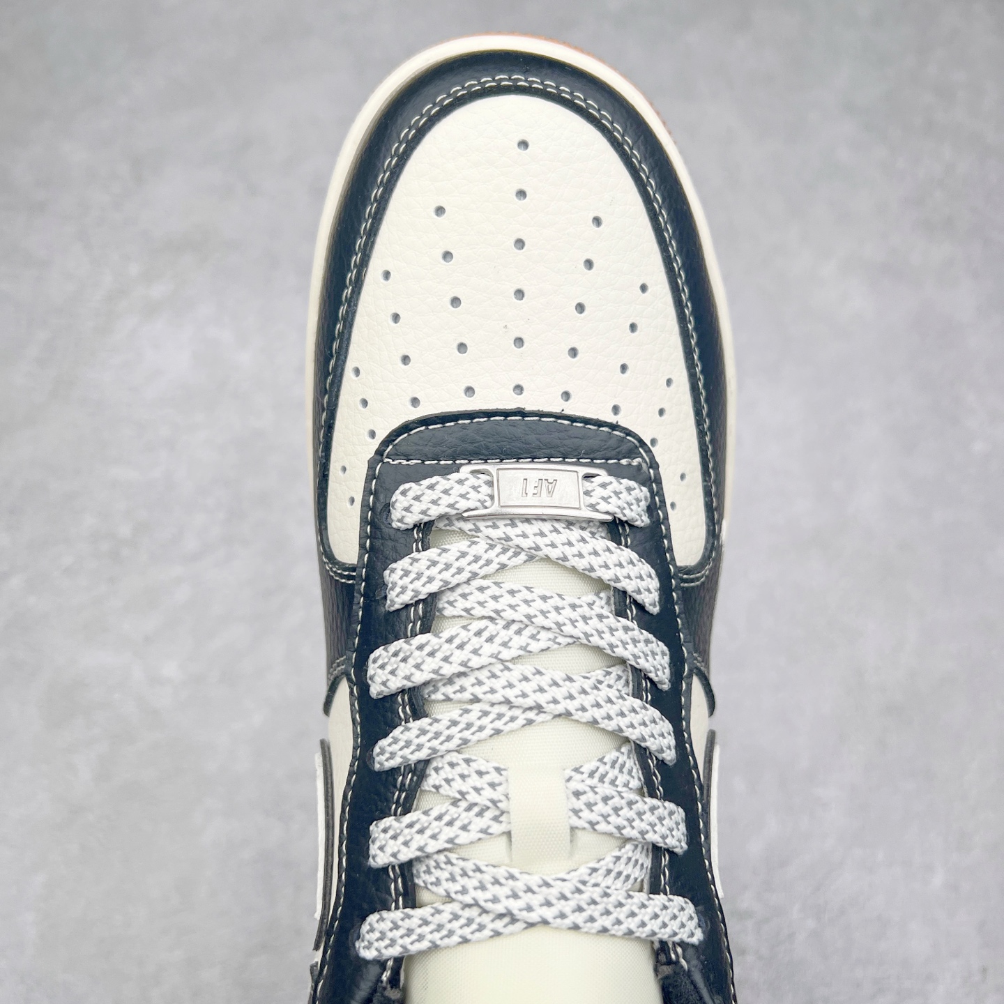 图片[4]-NK Air Force 1´07 Low 空军一号低帮百搭休闲运动板鞋 XZ6188-114 柔软、弹性十足的缓震性能和出色的中底设计 横跨复古与现代的外型结合 造就出风靡全球 三十多年的Force 1 直到今天还深受青睐 实拍调校N版已经零色差零失真 百分百还原实物色彩所见即所得 不存在货不对板色差等低级问题 选购参考实物拍摄 不混卖不参货 只用心做好货严格选品 承诺混一赔十 尺码：36 36.5 37.5 38 38.5 39 40 40.5 41 42 42.5 43 44 44.5 45-选品中心