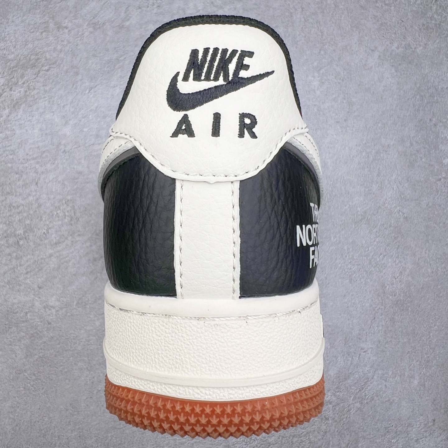 图片[8]-NK Air Force 1´07 Low 空军一号低帮百搭休闲运动板鞋 XZ6188-114 柔软、弹性十足的缓震性能和出色的中底设计 横跨复古与现代的外型结合 造就出风靡全球 三十多年的Force 1 直到今天还深受青睐 实拍调校N版已经零色差零失真 百分百还原实物色彩所见即所得 不存在货不对板色差等低级问题 选购参考实物拍摄 不混卖不参货 只用心做好货严格选品 承诺混一赔十 尺码：36 36.5 37.5 38 38.5 39 40 40.5 41 42 42.5 43 44 44.5 45-选品中心