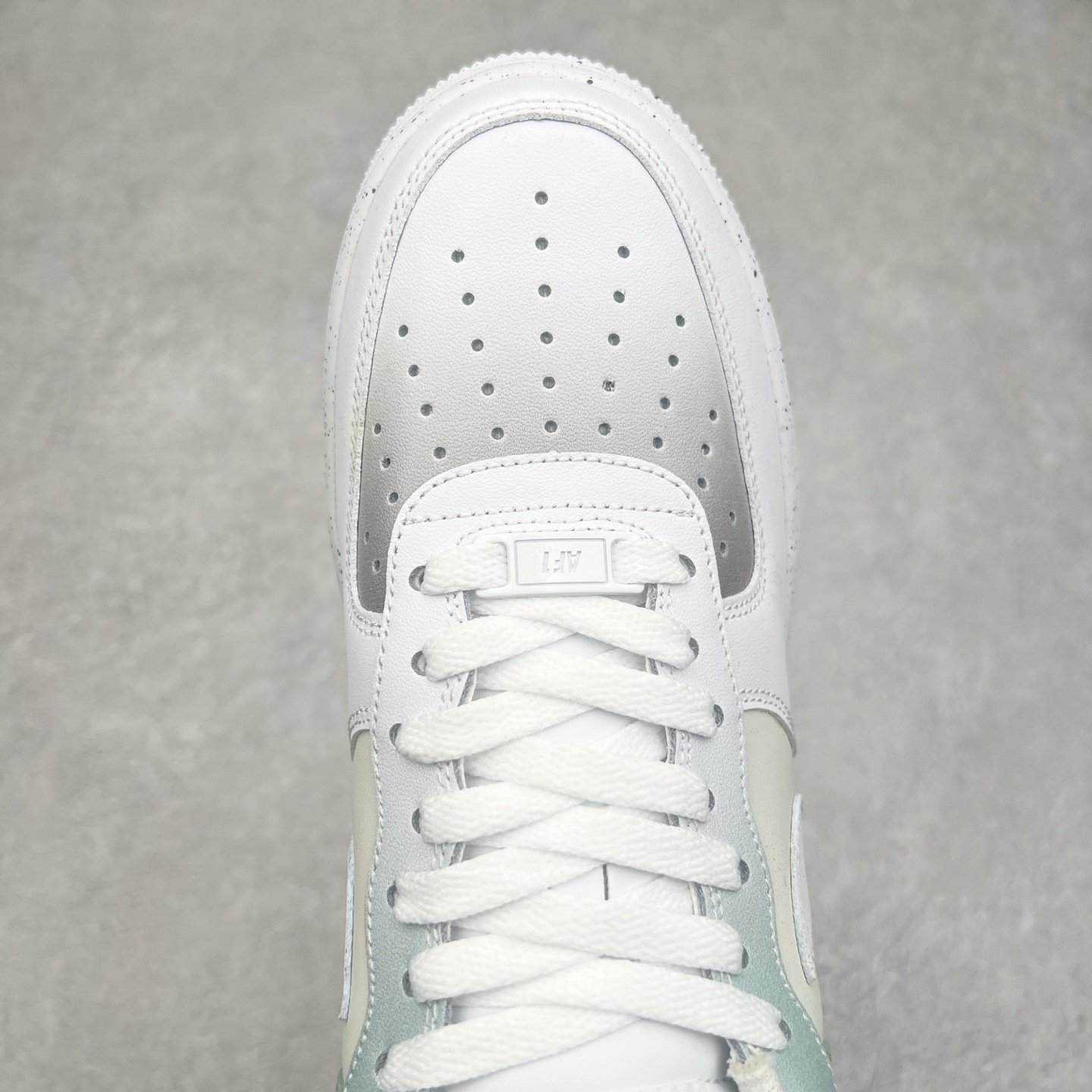 图片[4]-NK Air Force 1´07 Low 空军一号低帮百搭休闲运动板鞋 MM6823-336 柔软、弹性十足的缓震性能和出色的中底设计 横跨复古与现代的外型结合 造就出风靡全球 三十多年的Force 1 直到今天还深受青睐 实拍调校N版已经零色差零失真 百分百还原实物色彩所见即所得 不存在货不对板色差等低级问题 选购参考实物拍摄 不混卖不参货 只用心做好货严格选品 承诺混一赔十 尺码：36 36.5 37.5 38 38.5 39 40 40.5 41 42 42.5 43 44 44.5 45-选品中心