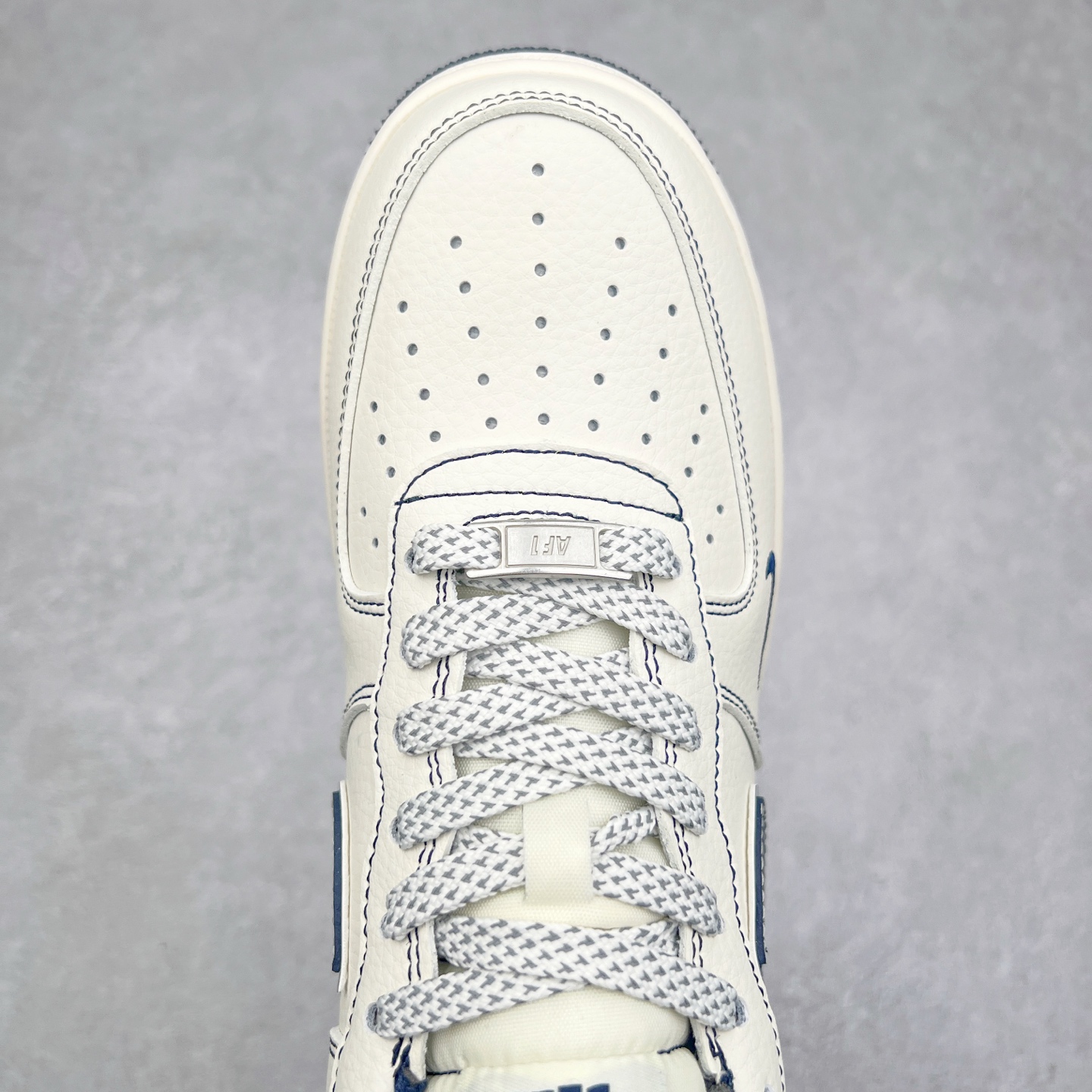 图片[4]-NK Air Force 1´07 Low 空军一号低帮百搭休闲运动板鞋 XS1958-522 柔软、弹性十足的缓震性能和出色的中底设计 横跨复古与现代的外型结合 造就出风靡全球 三十多年的Force 1 直到今天还深受青睐 实拍调校N版已经零色差零失真 百分百还原实物色彩所见即所得 不存在货不对板色差等低级问题 选购参考实物拍摄 不混卖不参货 只用心做好货严格选品 承诺混一赔十 尺码：36 36.5 37.5 38 38.5 39 40 40.5 41 42 42.5 43 44 44.5 45-选品中心