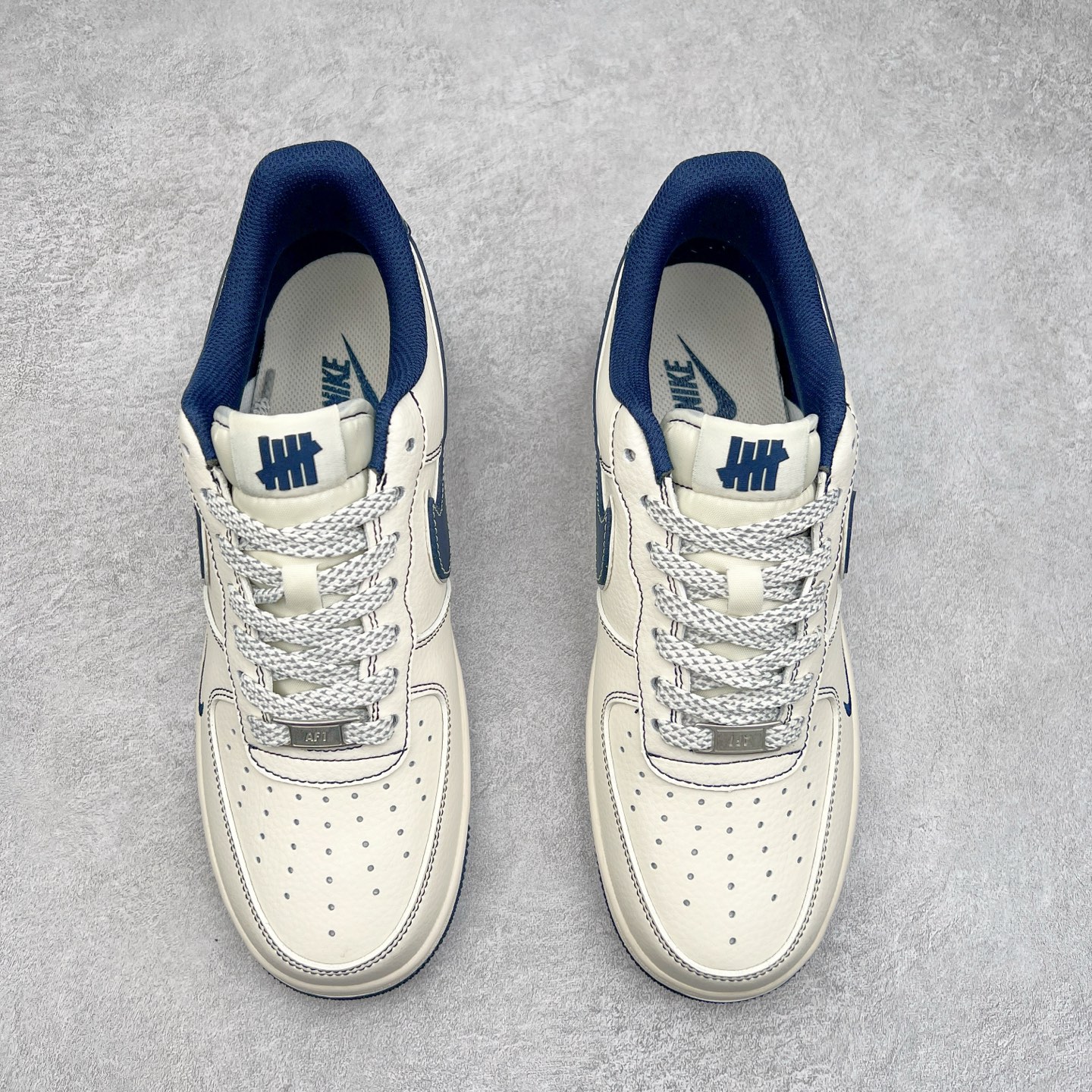 图片[2]-NK Air Force 1´07 Low 空军一号低帮百搭休闲运动板鞋 XS1958-522 柔软、弹性十足的缓震性能和出色的中底设计 横跨复古与现代的外型结合 造就出风靡全球 三十多年的Force 1 直到今天还深受青睐 实拍调校N版已经零色差零失真 百分百还原实物色彩所见即所得 不存在货不对板色差等低级问题 选购参考实物拍摄 不混卖不参货 只用心做好货严格选品 承诺混一赔十 尺码：36 36.5 37.5 38 38.5 39 40 40.5 41 42 42.5 43 44 44.5 45-选品中心