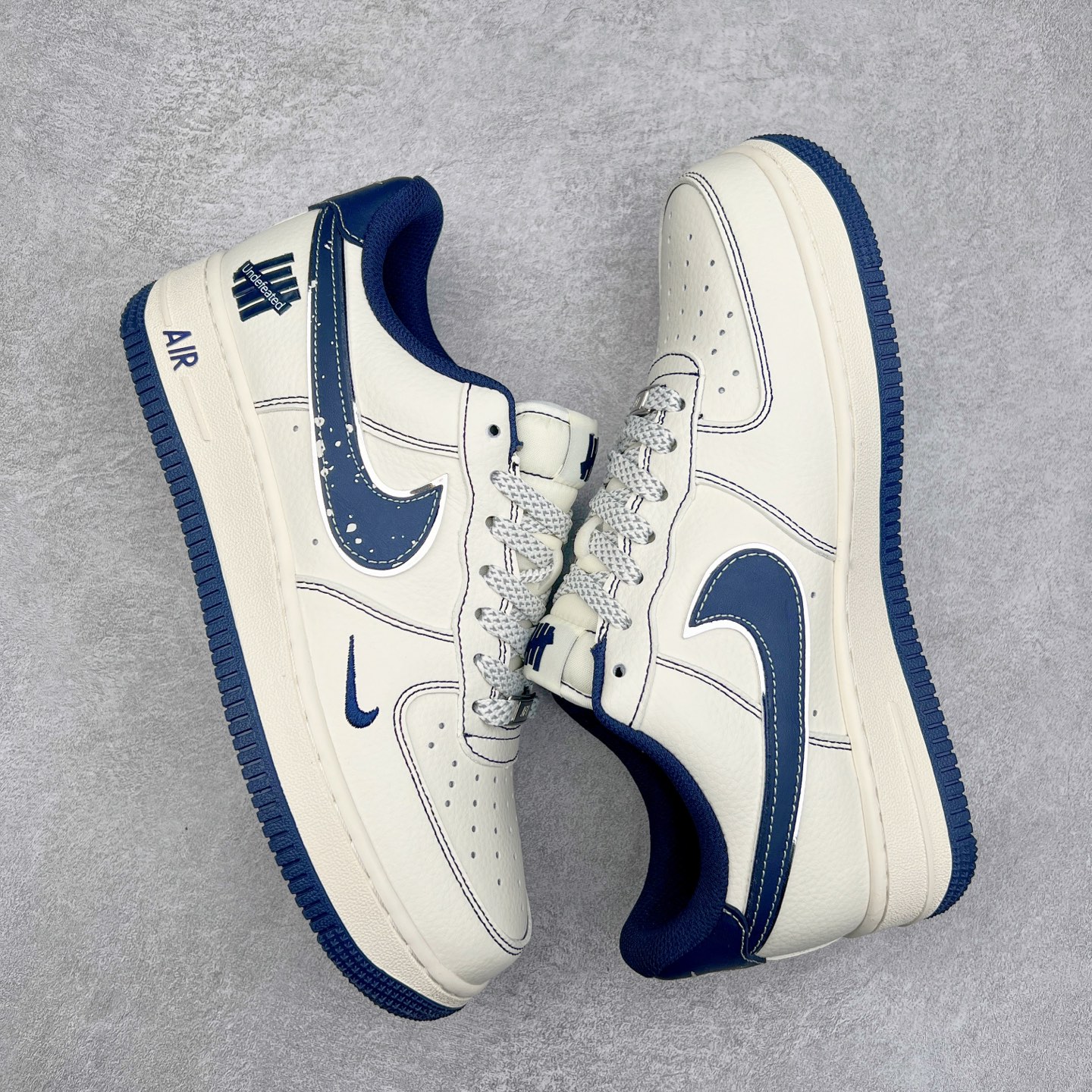 图片[3]-NK Air Force 1´07 Low 空军一号低帮百搭休闲运动板鞋 XS1958-522 柔软、弹性十足的缓震性能和出色的中底设计 横跨复古与现代的外型结合 造就出风靡全球 三十多年的Force 1 直到今天还深受青睐 实拍调校N版已经零色差零失真 百分百还原实物色彩所见即所得 不存在货不对板色差等低级问题 选购参考实物拍摄 不混卖不参货 只用心做好货严格选品 承诺混一赔十 尺码：36 36.5 37.5 38 38.5 39 40 40.5 41 42 42.5 43 44 44.5 45-选品中心