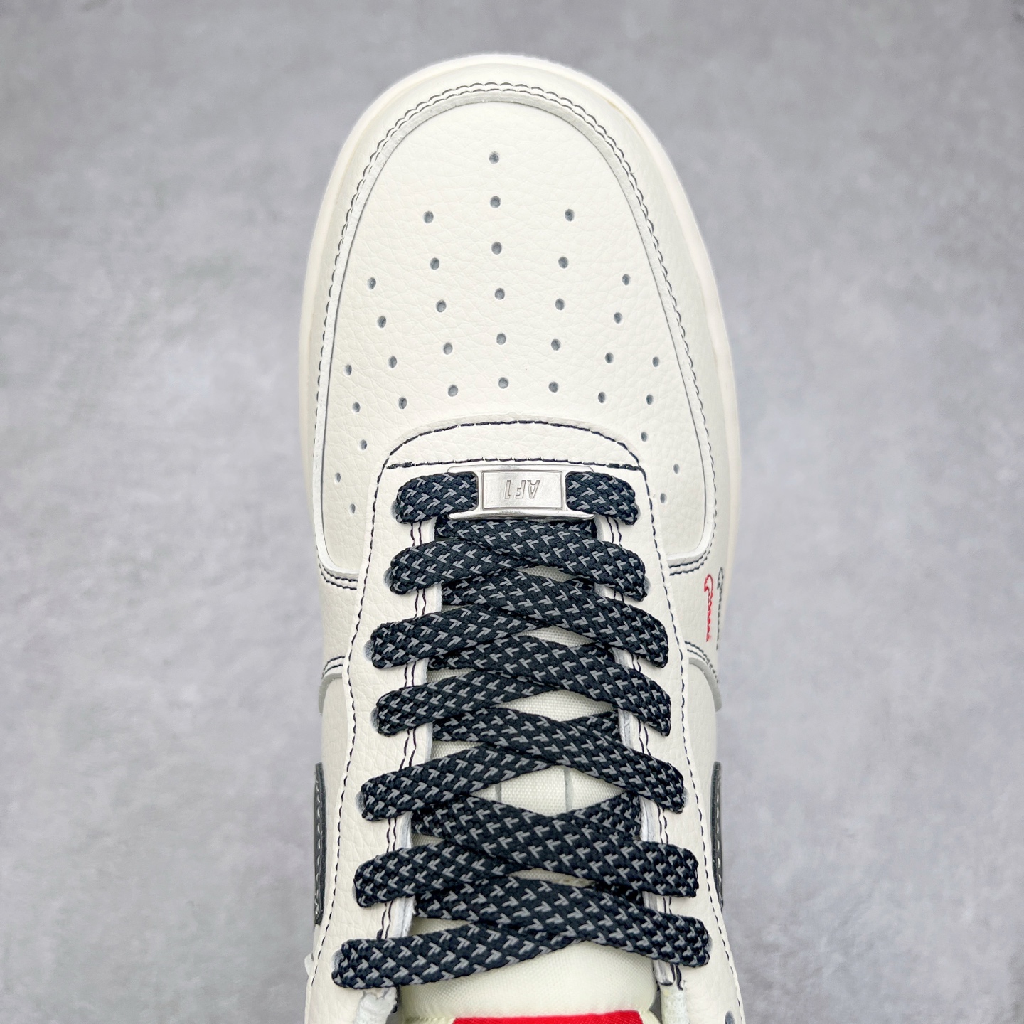 图片[4]-NK Air Force 1´07 Low 空军一号低帮百搭休闲运动板鞋 HH7518-036 柔软、弹性十足的缓震性能和出色的中底设计 横跨复古与现代的外型结合 造就出风靡全球 三十多年的Force 1 直到今天还深受青睐 实拍调校N版已经零色差零失真 百分百还原实物色彩所见即所得 不存在货不对板色差等低级问题 选购参考实物拍摄 不混卖不参货 只用心做好货严格选品 承诺混一赔十 尺码：36 36.5 37.5 38 38.5 39 40 40.5 41 42 42.5 43 44 44.5 45-选品中心