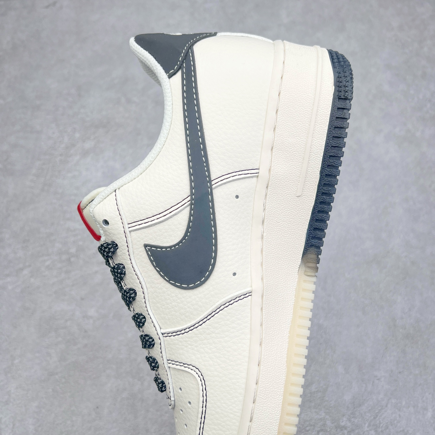 图片[7]-NK Air Force 1´07 Low 空军一号低帮百搭休闲运动板鞋 HH7518-036 柔软、弹性十足的缓震性能和出色的中底设计 横跨复古与现代的外型结合 造就出风靡全球 三十多年的Force 1 直到今天还深受青睐 实拍调校N版已经零色差零失真 百分百还原实物色彩所见即所得 不存在货不对板色差等低级问题 选购参考实物拍摄 不混卖不参货 只用心做好货严格选品 承诺混一赔十 尺码：36 36.5 37.5 38 38.5 39 40 40.5 41 42 42.5 43 44 44.5 45-选品中心