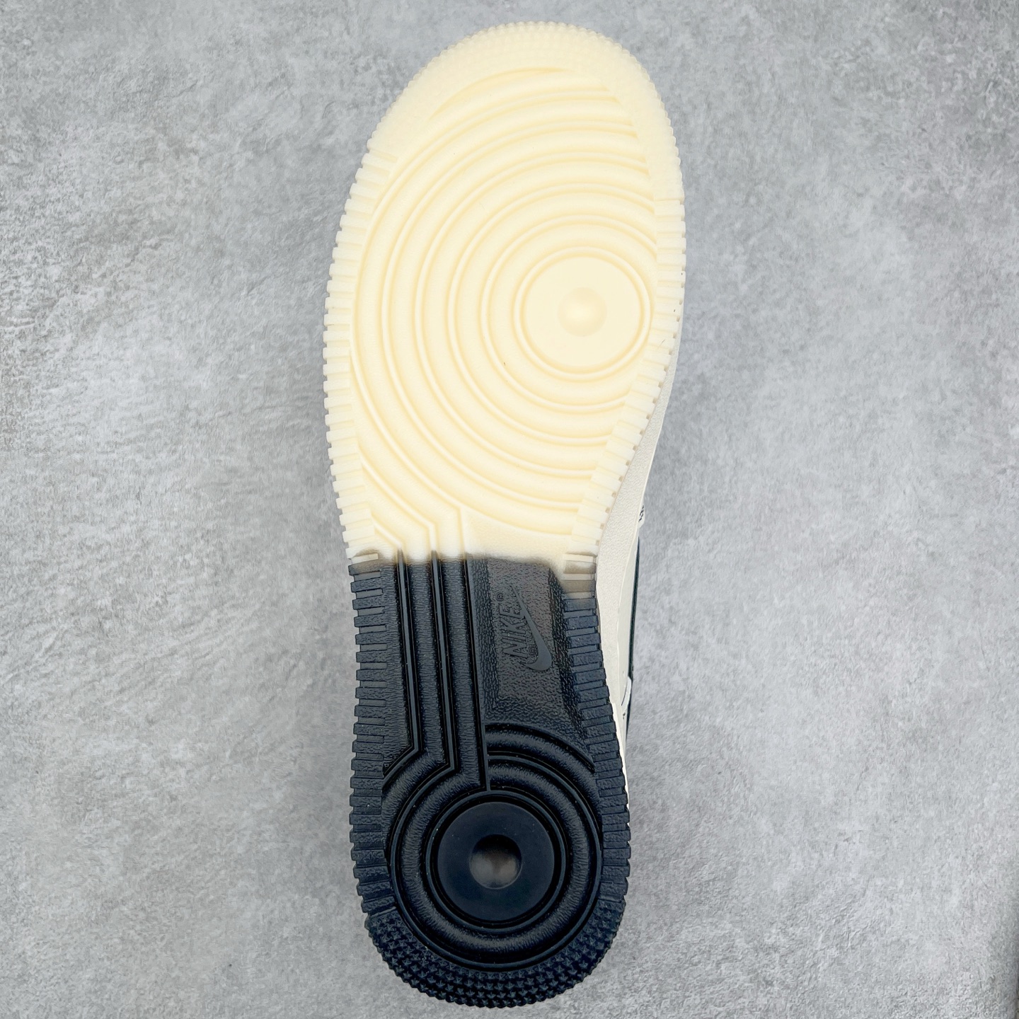 图片[9]-NK Air Force 1´07 Low 空军一号低帮百搭休闲运动板鞋 HH7518-036 柔软、弹性十足的缓震性能和出色的中底设计 横跨复古与现代的外型结合 造就出风靡全球 三十多年的Force 1 直到今天还深受青睐 实拍调校N版已经零色差零失真 百分百还原实物色彩所见即所得 不存在货不对板色差等低级问题 选购参考实物拍摄 不混卖不参货 只用心做好货严格选品 承诺混一赔十 尺码：36 36.5 37.5 38 38.5 39 40 40.5 41 42 42.5 43 44 44.5 45-选品中心