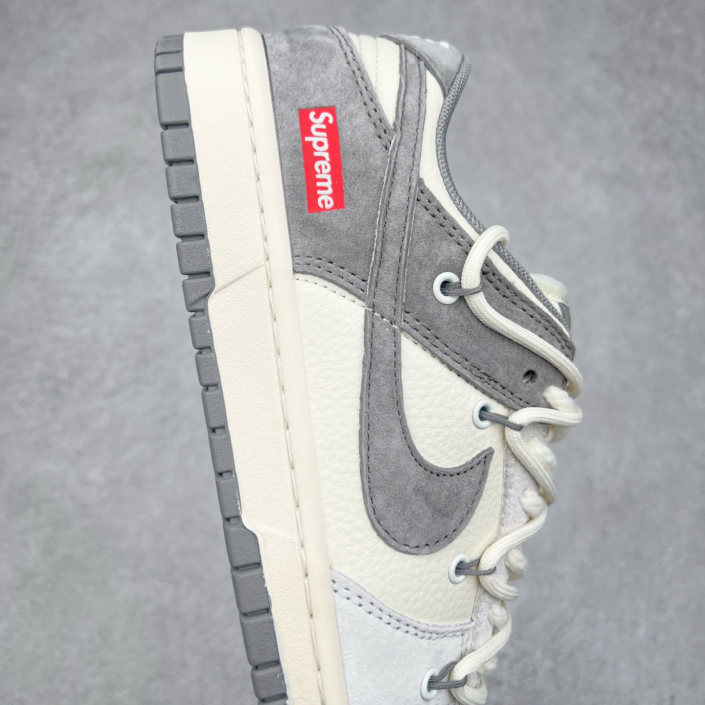 图片[6]-NK Dunk Low 定制配色 YX5066-270 大厂出品 极力推荐 原装头层材料 独家版型蒸餾加工帶來的是更好的视觉和脚感体验大厂纯原品质出货 清洁度 电绣工艺 皮料切割干净无任何毛边 细节完美 实拍调校N版已经零色差零失真 百分百还原实物色彩所见即所得 不存在货不对板色差等低级问题 选购参考实物拍摄 不混卖不参货 只用心做好货严格选品 承诺混一赔十 尺码：36 36.5 37.5 38 38.5 39 40 40.5 41 42 42.5 43 44 44.5 45-选品中心