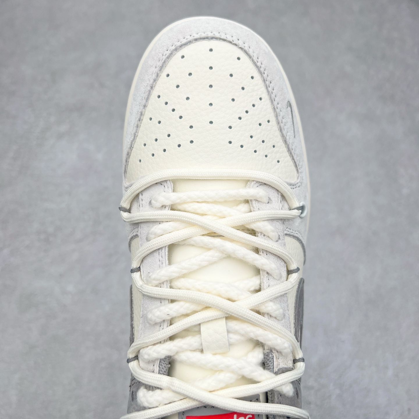 图片[4]-NK Dunk Low 定制配色 YX5066-270 大厂出品 极力推荐 原装头层材料 独家版型蒸餾加工帶來的是更好的视觉和脚感体验大厂纯原品质出货 清洁度 电绣工艺 皮料切割干净无任何毛边 细节完美 实拍调校N版已经零色差零失真 百分百还原实物色彩所见即所得 不存在货不对板色差等低级问题 选购参考实物拍摄 不混卖不参货 只用心做好货严格选品 承诺混一赔十 尺码：36 36.5 37.5 38 38.5 39 40 40.5 41 42 42.5 43 44 44.5 45-选品中心