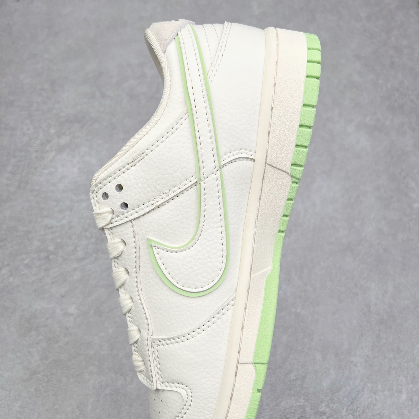 图片[7]-NK Dunk Low 定制配色 CF3688-010 大厂出品 极力推荐 原装头层材料 独家版型蒸餾加工帶來的是更好的视觉和脚感体验大厂纯原品质出货 清洁度 电绣工艺 皮料切割干净无任何毛边 细节完美 实拍调校N版已经零色差零失真 百分百还原实物色彩所见即所得 不存在货不对板色差等低级问题 选购参考实物拍摄 不混卖不参货 只用心做好货严格选品 承诺混一赔十 尺码：36 36.5 37.5 38 38.5 39 40 40.5 41 42 42.5 43 44 44.5 45-选品中心