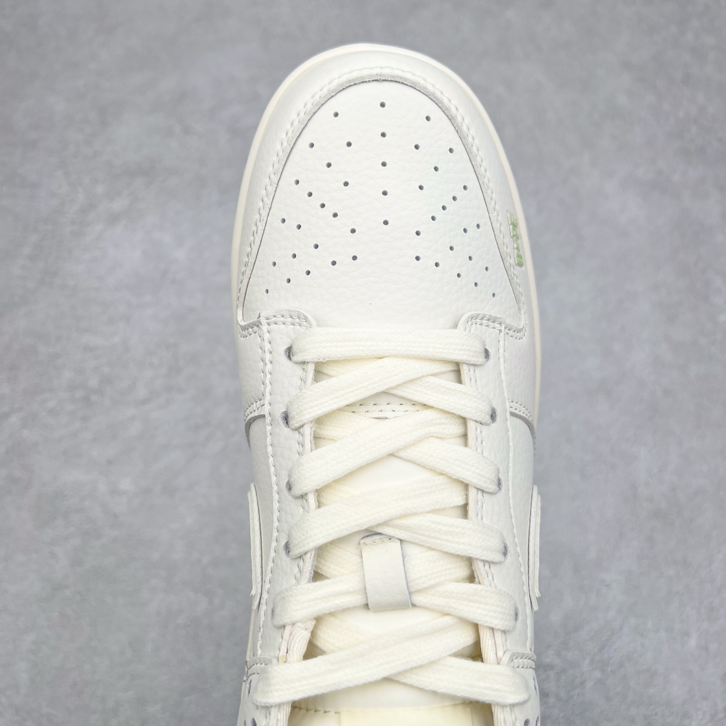 图片[4]-NK Dunk Low 定制配色 CF3688-010 大厂出品 极力推荐 原装头层材料 独家版型蒸餾加工帶來的是更好的视觉和脚感体验大厂纯原品质出货 清洁度 电绣工艺 皮料切割干净无任何毛边 细节完美 实拍调校N版已经零色差零失真 百分百还原实物色彩所见即所得 不存在货不对板色差等低级问题 选购参考实物拍摄 不混卖不参货 只用心做好货严格选品 承诺混一赔十 尺码：36 36.5 37.5 38 38.5 39 40 40.5 41 42 42.5 43 44 44.5 45-选品中心