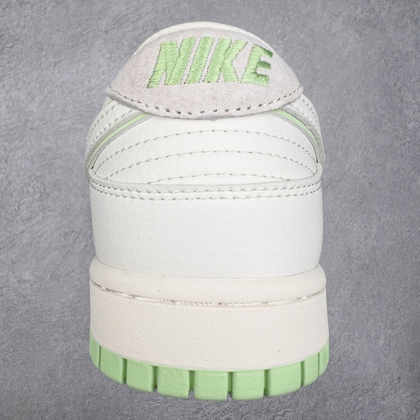 图片[8]-NK Dunk Low 定制配色 CF3688-010 大厂出品 极力推荐 原装头层材料 独家版型蒸餾加工帶來的是更好的视觉和脚感体验大厂纯原品质出货 清洁度 电绣工艺 皮料切割干净无任何毛边 细节完美 实拍调校N版已经零色差零失真 百分百还原实物色彩所见即所得 不存在货不对板色差等低级问题 选购参考实物拍摄 不混卖不参货 只用心做好货严格选品 承诺混一赔十 尺码：36 36.5 37.5 38 38.5 39 40 40.5 41 42 42.5 43 44 44.5 45-选品中心