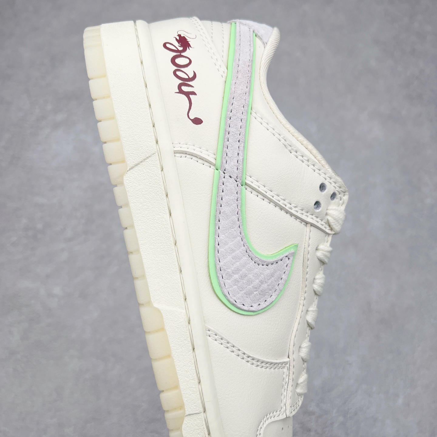 图片[6]-NK Dunk Low 定制配色 SJ2558-017 大厂出品 极力推荐 原装头层材料 独家版型蒸餾加工帶來的是更好的视觉和脚感体验大厂纯原品质出货 清洁度 电绣工艺 皮料切割干净无任何毛边 细节完美 实拍调校N版已经零色差零失真 百分百还原实物色彩所见即所得 不存在货不对板色差等低级问题 选购参考实物拍摄 不混卖不参货 只用心做好货严格选品 承诺混一赔十 尺码：36 36.5 37.5 38 38.5 39 40 40.5 41 42 42.5 43 44 44.5 45-选品中心