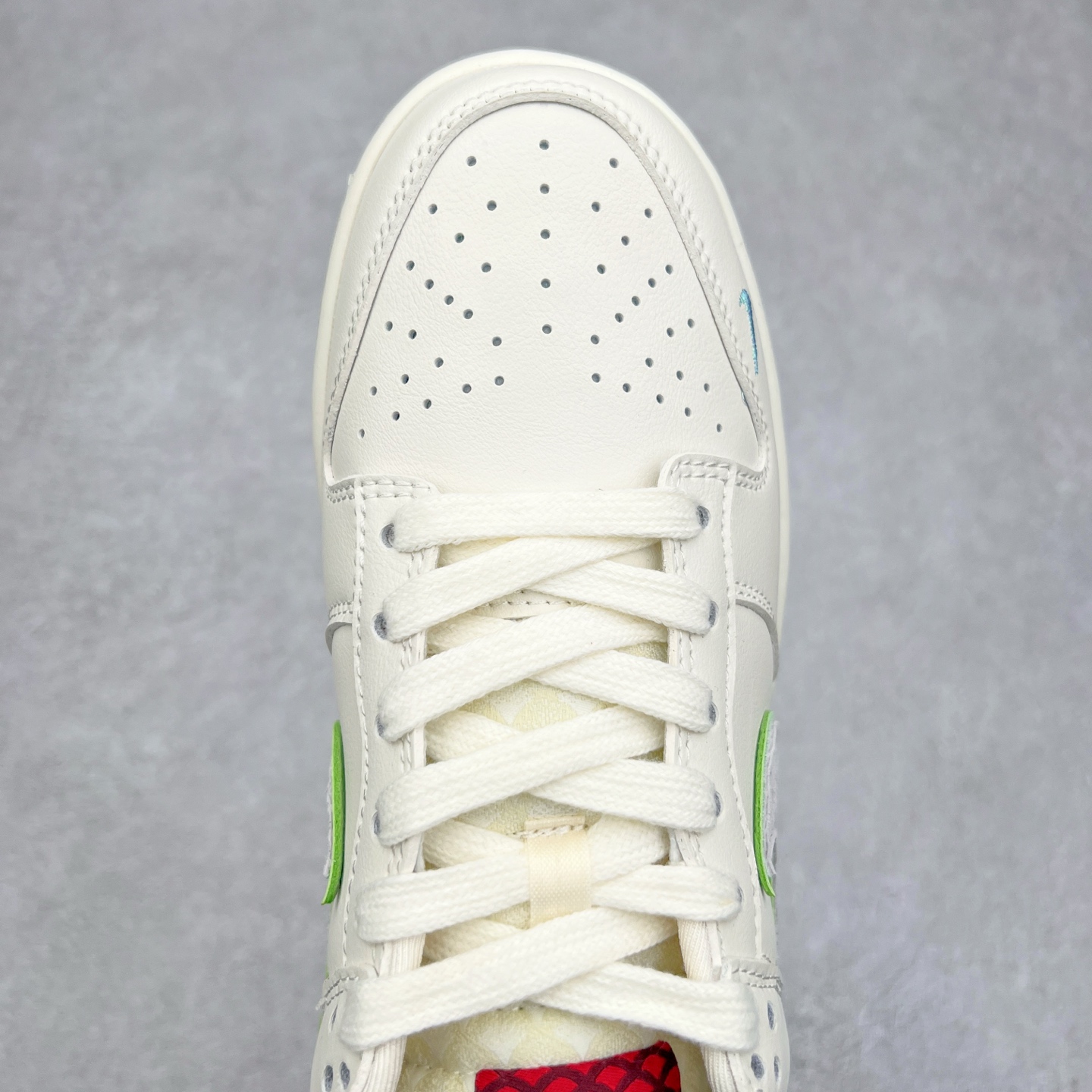 图片[4]-NK Dunk Low 定制配色 SJ2558-017 大厂出品 极力推荐 原装头层材料 独家版型蒸餾加工帶來的是更好的视觉和脚感体验大厂纯原品质出货 清洁度 电绣工艺 皮料切割干净无任何毛边 细节完美 实拍调校N版已经零色差零失真 百分百还原实物色彩所见即所得 不存在货不对板色差等低级问题 选购参考实物拍摄 不混卖不参货 只用心做好货严格选品 承诺混一赔十 尺码：36 36.5 37.5 38 38.5 39 40 40.5 41 42 42.5 43 44 44.5 45-选品中心