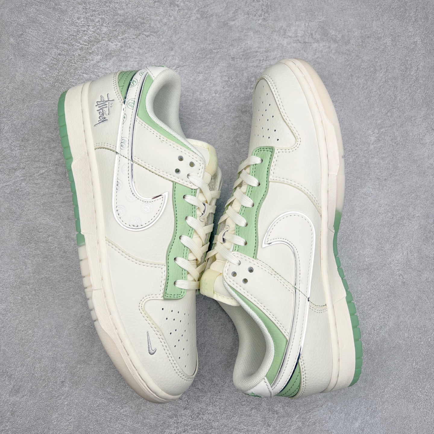 图片[3]-NK Dunk Low 定制配色 XY1688-006 大厂出品 极力推荐 原装头层材料 独家版型蒸餾加工帶來的是更好的视觉和脚感体验大厂纯原品质出货 清洁度 电绣工艺 皮料切割干净无任何毛边 细节完美 实拍调校N版已经零色差零失真 百分百还原实物色彩所见即所得 不存在货不对板色差等低级问题 选购参考实物拍摄 不混卖不参货 只用心做好货严格选品 承诺混一赔十 尺码：36 36.5 37.5 38 38.5 39 40 40.5 41 42 42.5 43 44 44.5 45-选品中心