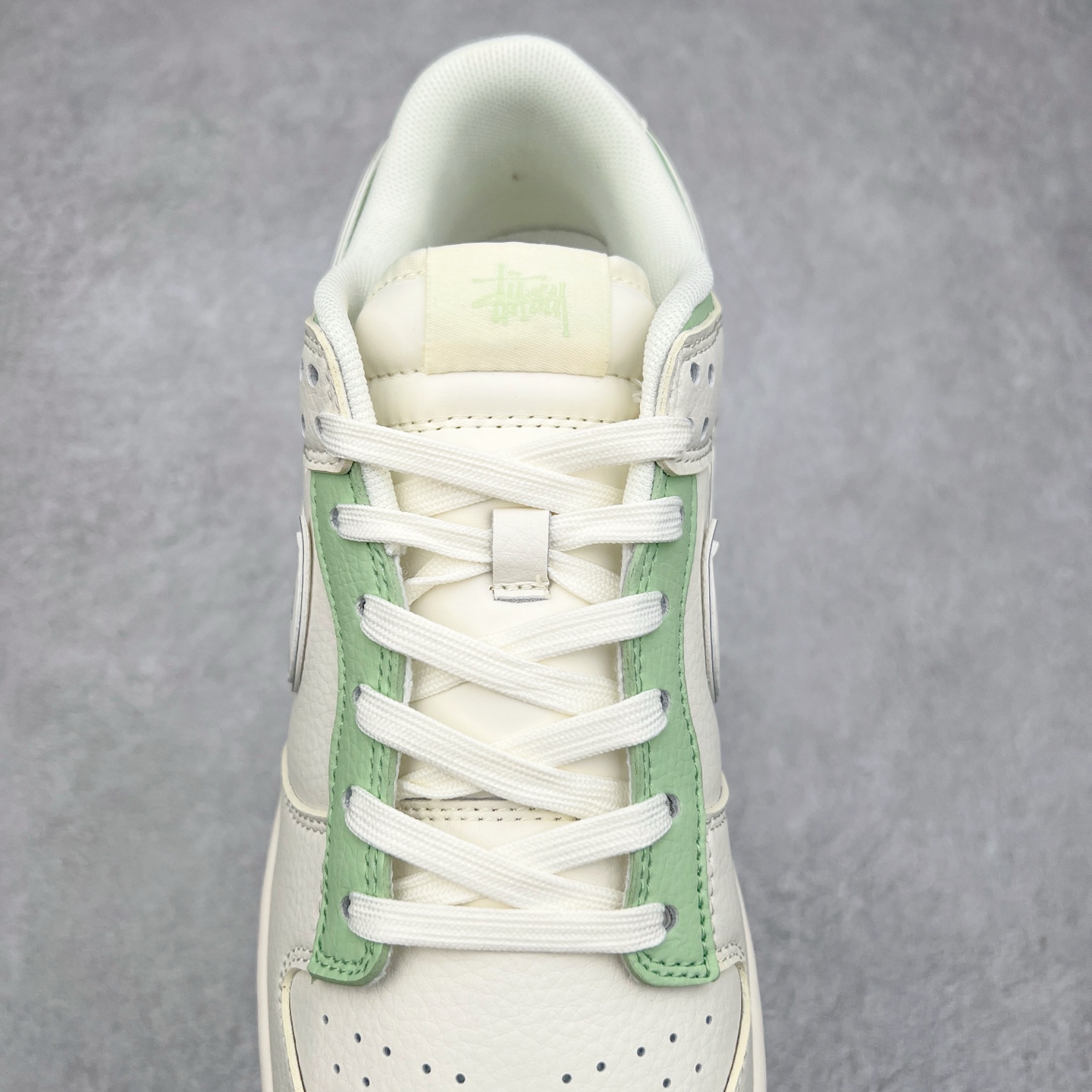 图片[5]-NK Dunk Low 定制配色 XY1688-006 大厂出品 极力推荐 原装头层材料 独家版型蒸餾加工帶來的是更好的视觉和脚感体验大厂纯原品质出货 清洁度 电绣工艺 皮料切割干净无任何毛边 细节完美 实拍调校N版已经零色差零失真 百分百还原实物色彩所见即所得 不存在货不对板色差等低级问题 选购参考实物拍摄 不混卖不参货 只用心做好货严格选品 承诺混一赔十 尺码：36 36.5 37.5 38 38.5 39 40 40.5 41 42 42.5 43 44 44.5 45-选品中心