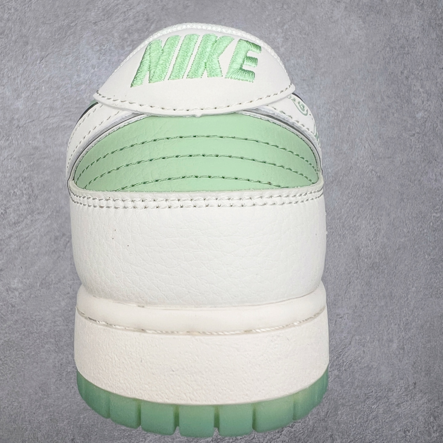 图片[8]-NK Dunk Low 定制配色 XY1688-006 大厂出品 极力推荐 原装头层材料 独家版型蒸餾加工帶來的是更好的视觉和脚感体验大厂纯原品质出货 清洁度 电绣工艺 皮料切割干净无任何毛边 细节完美 实拍调校N版已经零色差零失真 百分百还原实物色彩所见即所得 不存在货不对板色差等低级问题 选购参考实物拍摄 不混卖不参货 只用心做好货严格选品 承诺混一赔十 尺码：36 36.5 37.5 38 38.5 39 40 40.5 41 42 42.5 43 44 44.5 45-选品中心