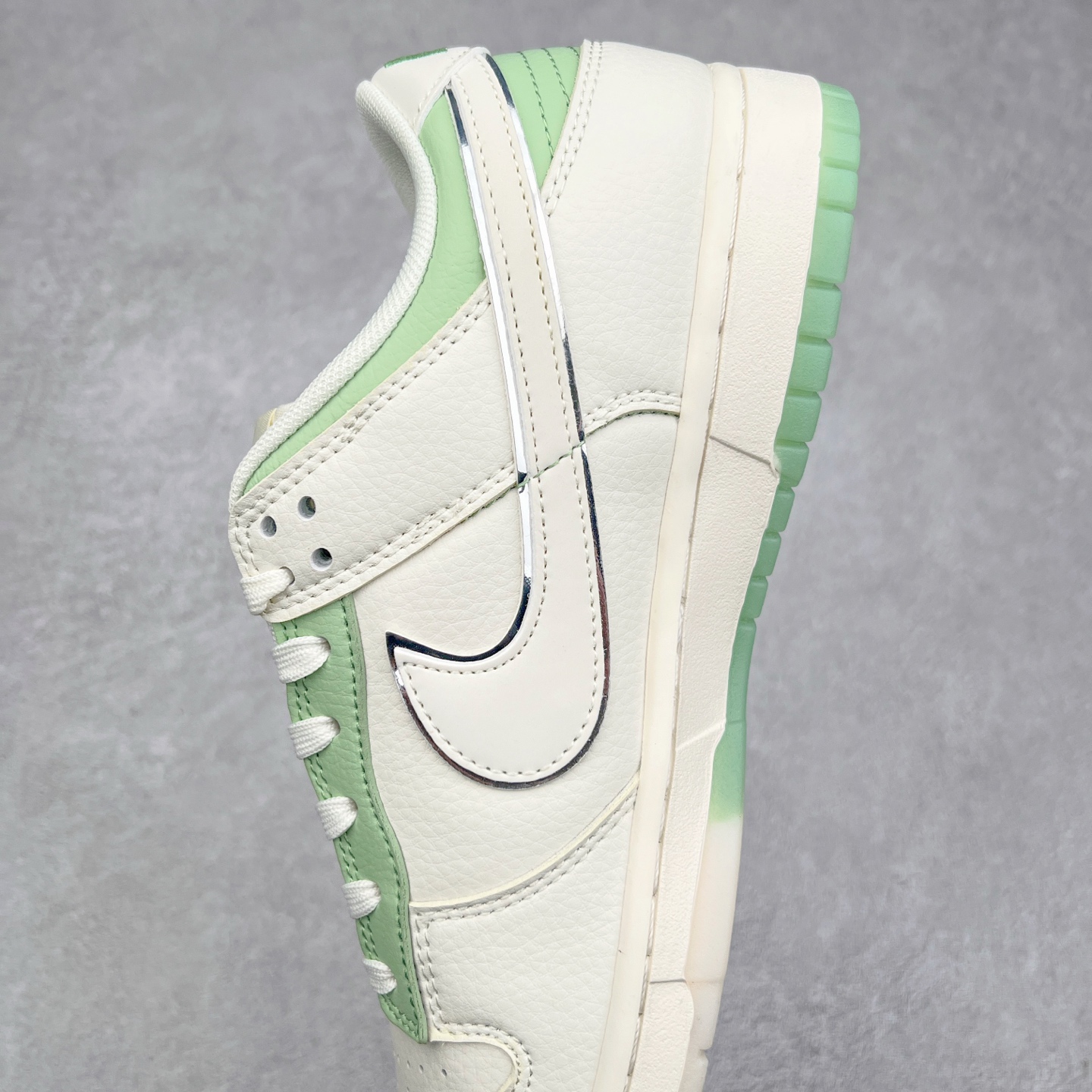 图片[7]-NK Dunk Low 定制配色 XY1688-006 大厂出品 极力推荐 原装头层材料 独家版型蒸餾加工帶來的是更好的视觉和脚感体验大厂纯原品质出货 清洁度 电绣工艺 皮料切割干净无任何毛边 细节完美 实拍调校N版已经零色差零失真 百分百还原实物色彩所见即所得 不存在货不对板色差等低级问题 选购参考实物拍摄 不混卖不参货 只用心做好货严格选品 承诺混一赔十 尺码：36 36.5 37.5 38 38.5 39 40 40.5 41 42 42.5 43 44 44.5 45-选品中心