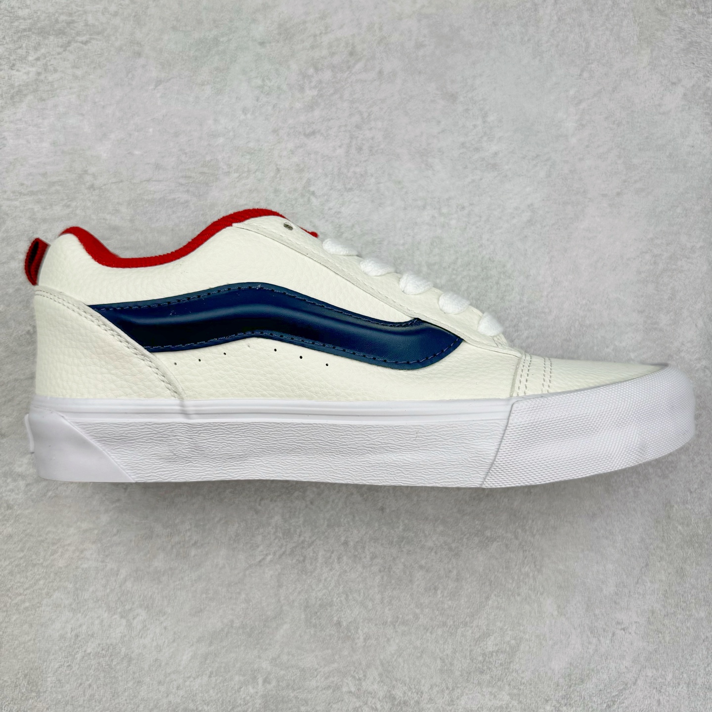 Vans Knu Skool 白蓝红 范斯官方 复古休闲胖胖面包鞋 肥胖版大LOGO荔枝纹牛皮面料 尺码：35 36 36.5 37 38 38.5 39 40 40.5 41 42 42.5 43 44 工艺：硫化1：1（重量1：1、真标、原钢印、材质标、鞋型标、合格证）-选品中心