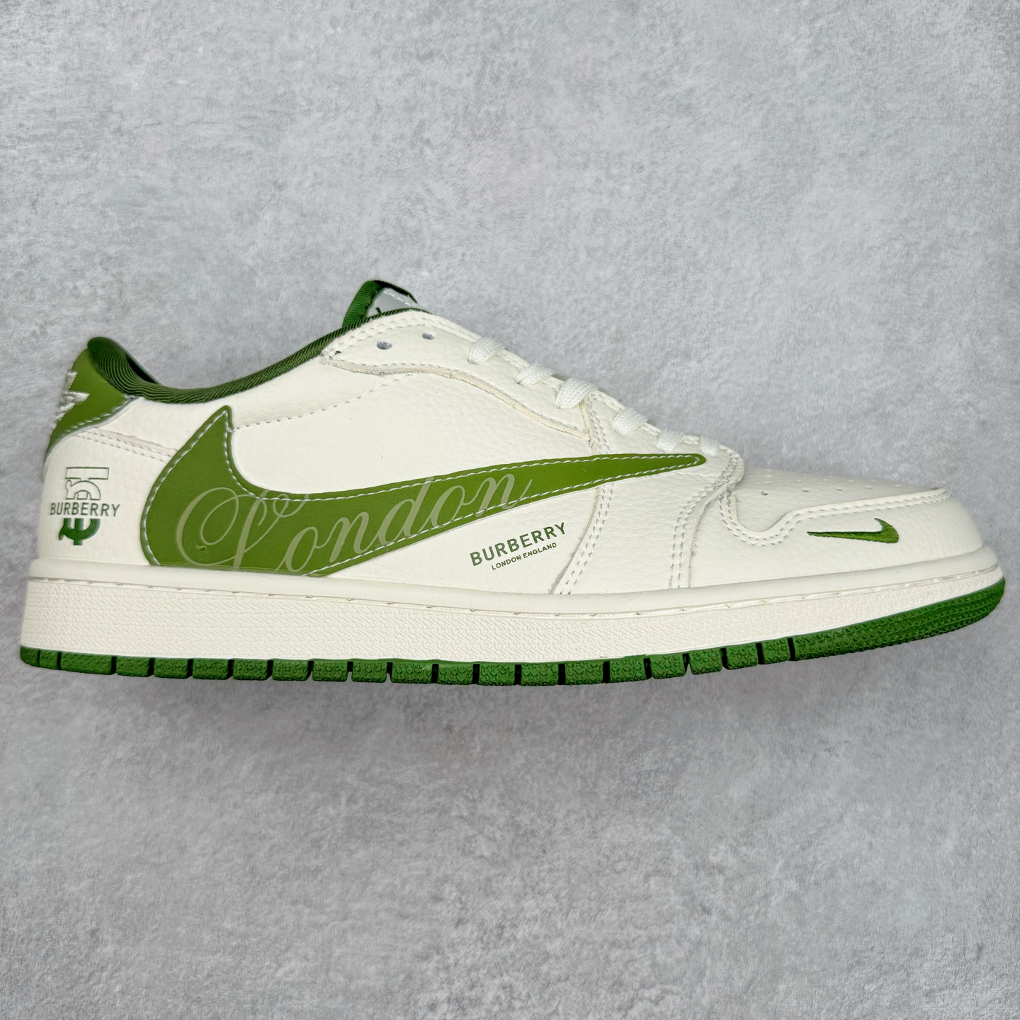 TS x Air Jordan AJ1 Low 倒钩低帮联名定制配色 XS2024-034 原厂内置气垫魔块 A模大底 头层小牛皮 鞋舌AJ原厂专用牛津布+AJ专用反口珍珠布+原厂无杂质高弹内里海棉+特殊封边弹力鞋带 实拍调校N版已经零色差零失真 百分百还原实物色彩所见即所得 不存在货不对板色差等低级问题 选购参考实物拍摄 不混卖不参货 只用心做好货严格选品 承诺混一赔十 尺码：36 36.5 37.5 38 38.5 39 40 40.5 41 42 42.5 43 44 44.5 45-选品中心