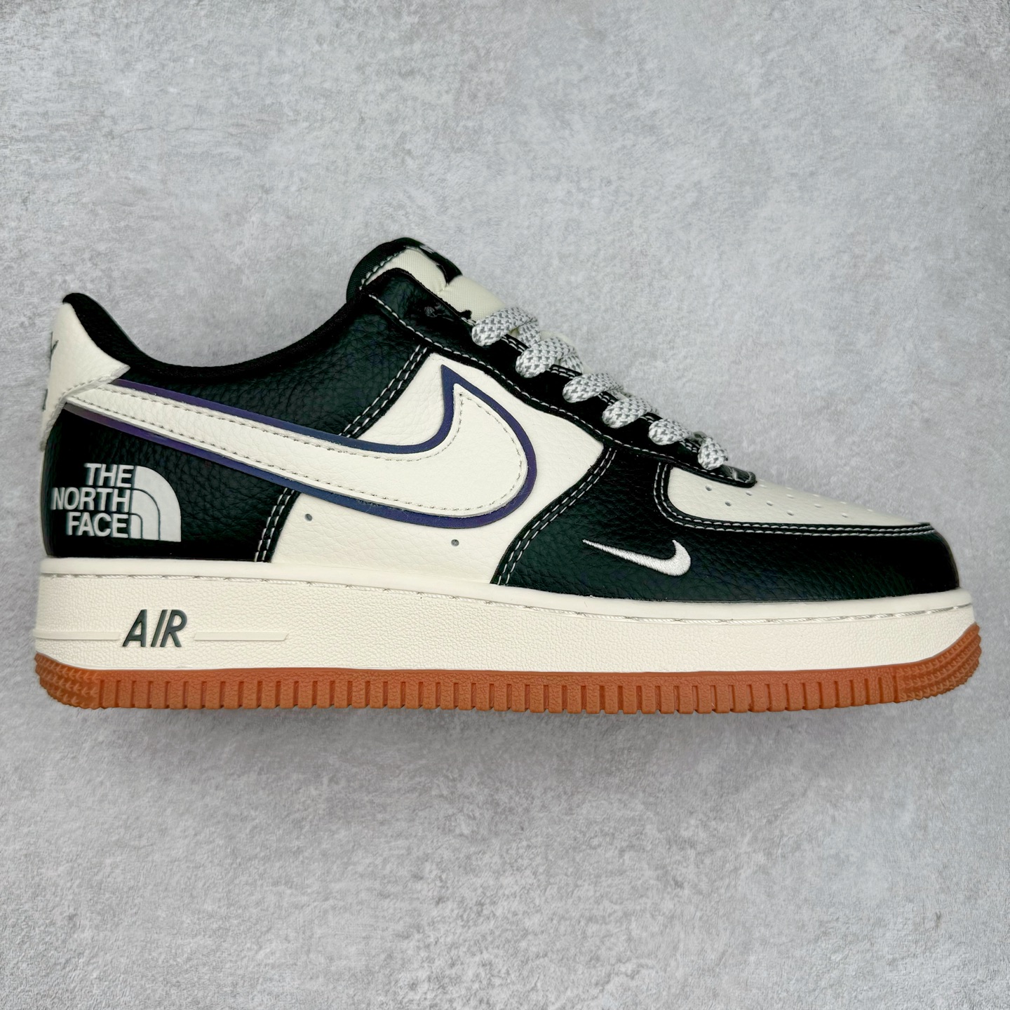 NK Air Force 1´07 Low 空军一号低帮百搭休闲运动板鞋 XZ6188-114 柔软、弹性十足的缓震性能和出色的中底设计 横跨复古与现代的外型结合 造就出风靡全球 三十多年的Force 1 直到今天还深受青睐 实拍调校N版已经零色差零失真 百分百还原实物色彩所见即所得 不存在货不对板色差等低级问题 选购参考实物拍摄 不混卖不参货 只用心做好货严格选品 承诺混一赔十 尺码：36 36.5 37.5 38 38.5 39 40 40.5 41 42 42.5 43 44 44.5 45-选品中心