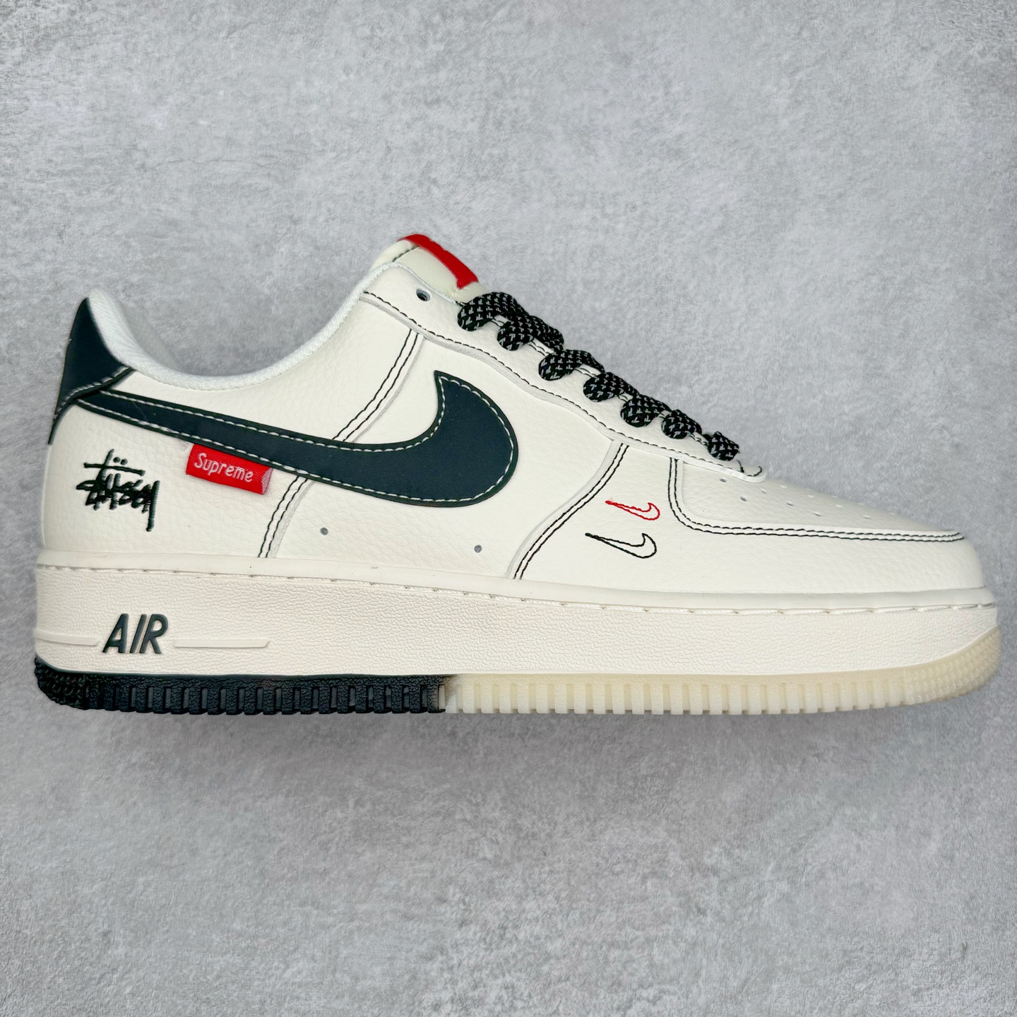 NK Air Force 1´07 Low 空军一号低帮百搭休闲运动板鞋 HH7518-036 柔软、弹性十足的缓震性能和出色的中底设计 横跨复古与现代的外型结合 造就出风靡全球 三十多年的Force 1 直到今天还深受青睐 实拍调校N版已经零色差零失真 百分百还原实物色彩所见即所得 不存在货不对板色差等低级问题 选购参考实物拍摄 不混卖不参货 只用心做好货严格选品 承诺混一赔十 尺码：36 36.5 37.5 38 38.5 39 40 40.5 41 42 42.5 43 44 44.5 45-选品中心