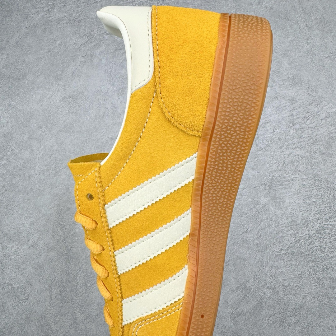 图片[7]-＃TG AD Originals Handball SPZL 手球运动员系列百搭休闲运动板鞋 IF7088 这款来自阿迪达斯的这款HANDBALL SPZL前身是一双手球运动鞋，这一次拿来复刻，所以鞋面的主要色彩选用了黑色， 鞋面外侧除了Spezial字母之外还有三叶草标志。Handball SPZL作为复古手球训练鞋与作为室内足球鞋的Samba有着异曲同工之处，但是质感更为出众的鞋身以及丰富的配色选择比起Samba来讲可以说是更胜一筹了！尺码：36 36⅔ 37⅓ 38 38⅔ 39⅓ 40 40⅔ 41⅓ 42 42⅔ 43⅓ 44⅔ 45-选品中心